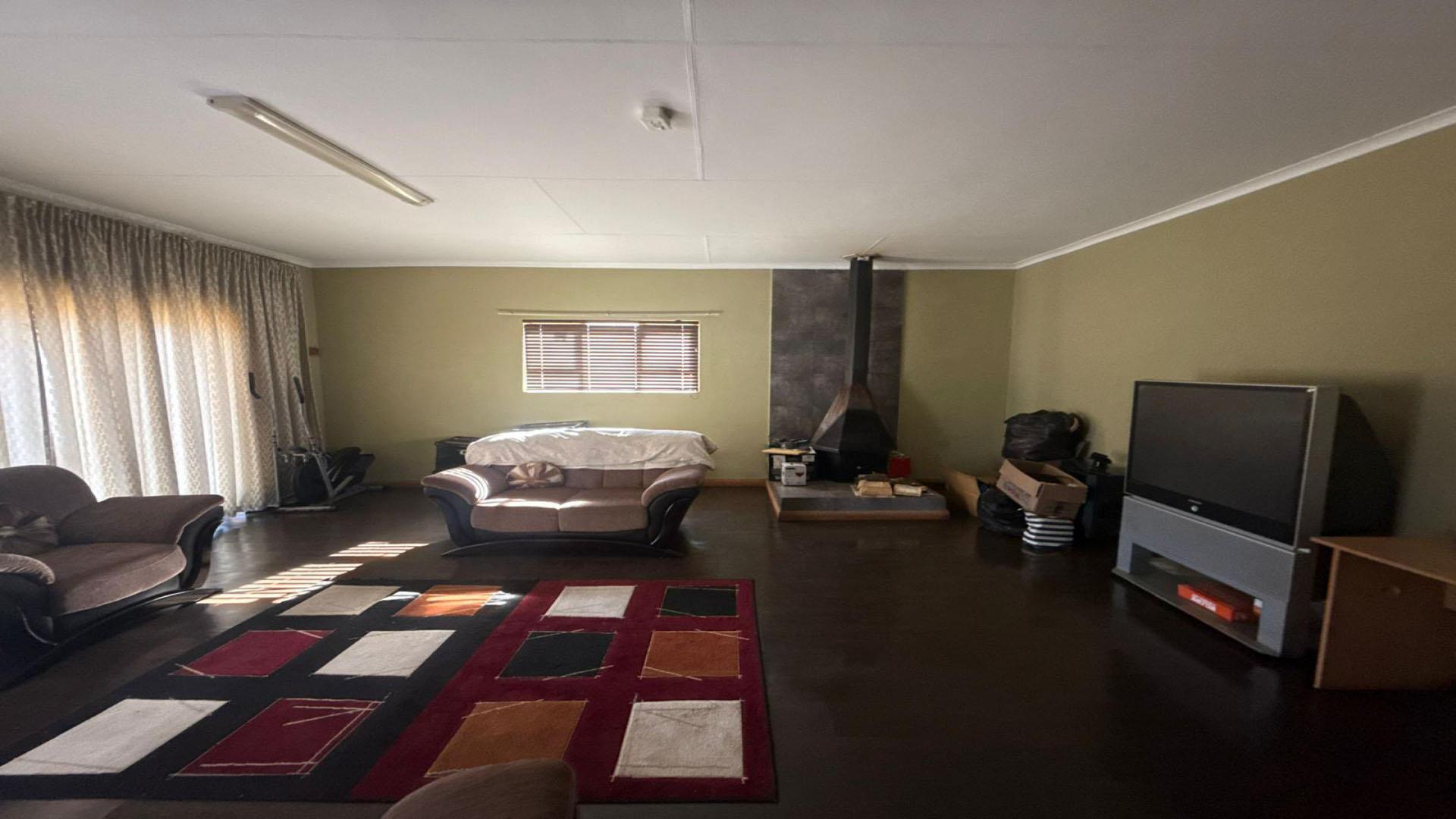 Lounges of property in Lydenburg