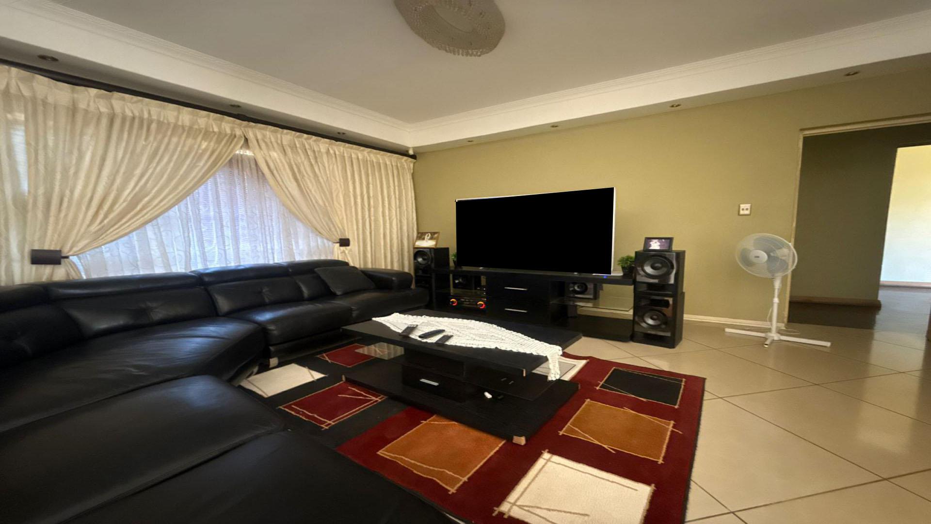 Lounges of property in Lydenburg