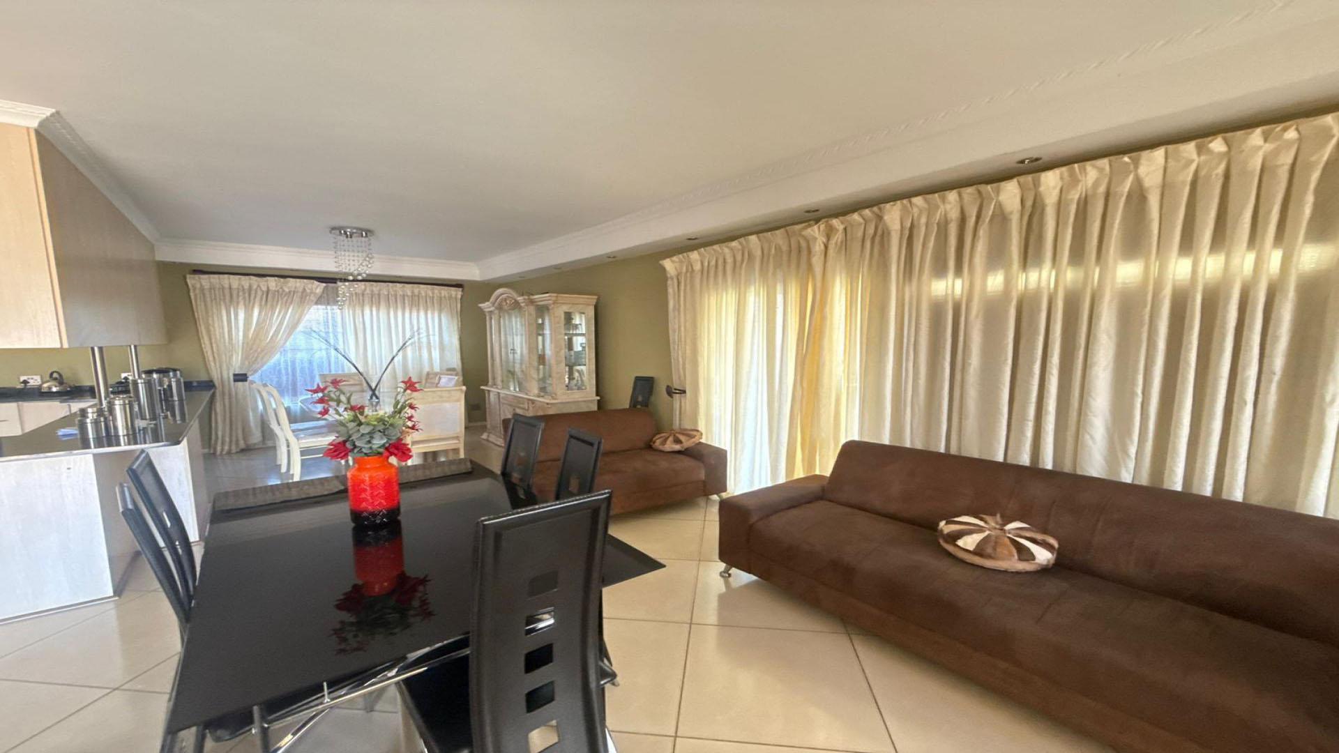 Dining Room of property in Lydenburg