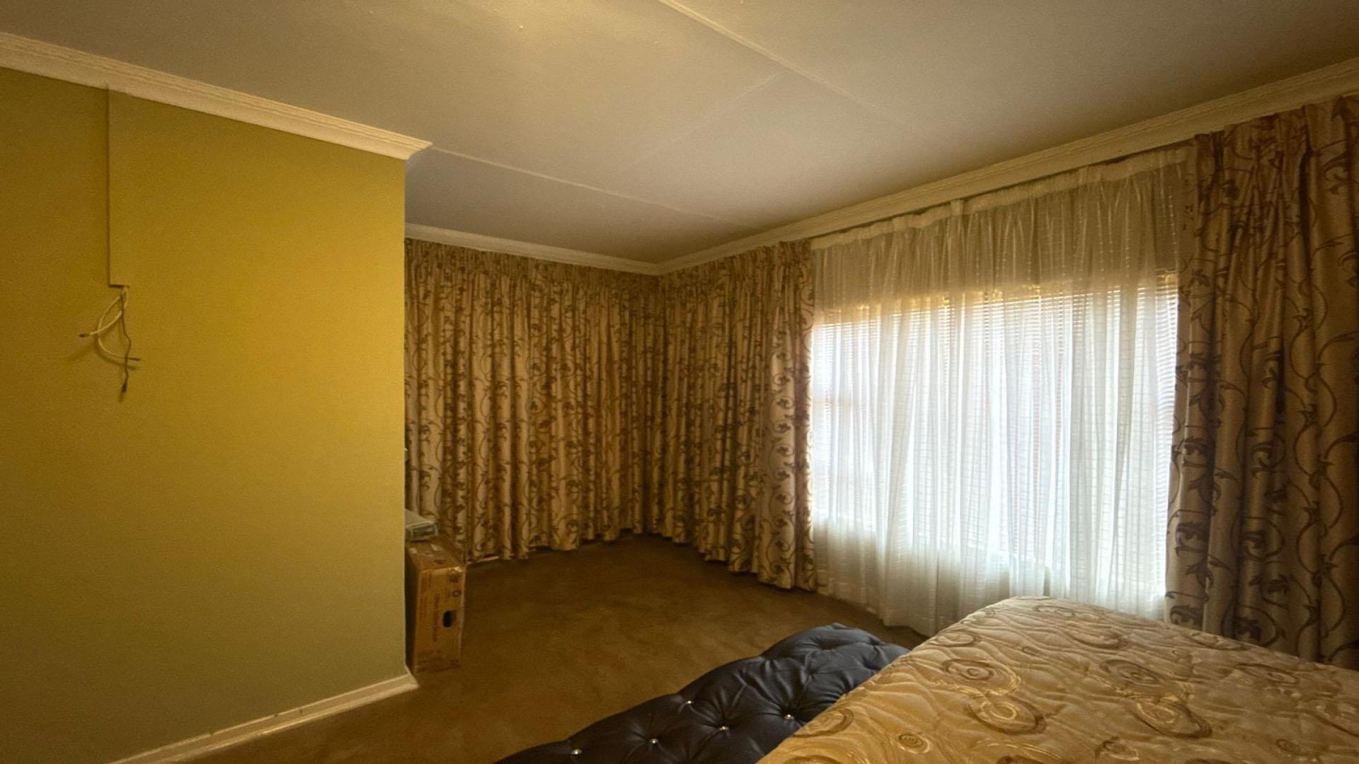 Bed Room 2 of property in Lydenburg