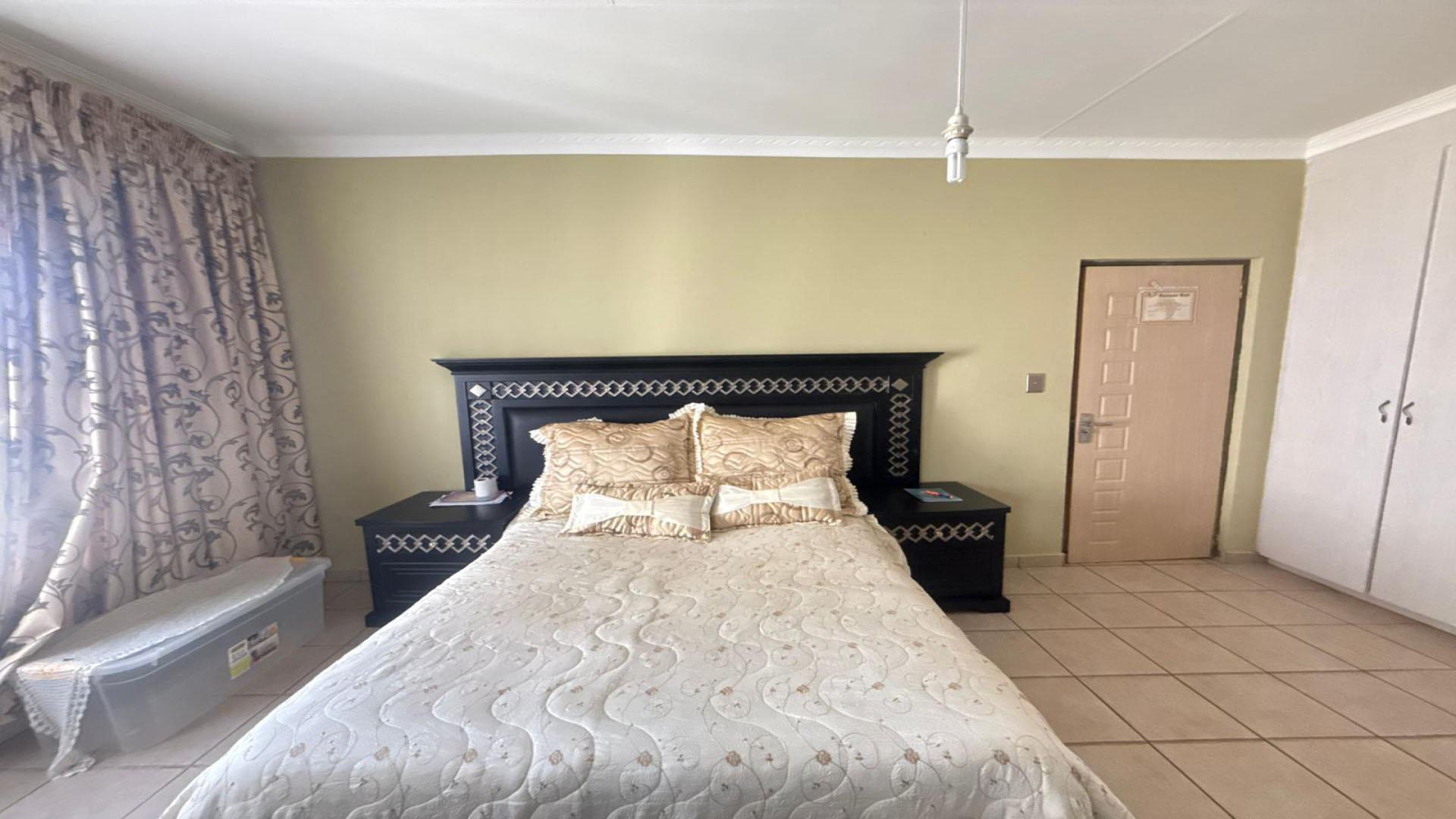 Bed Room 3 of property in Lydenburg