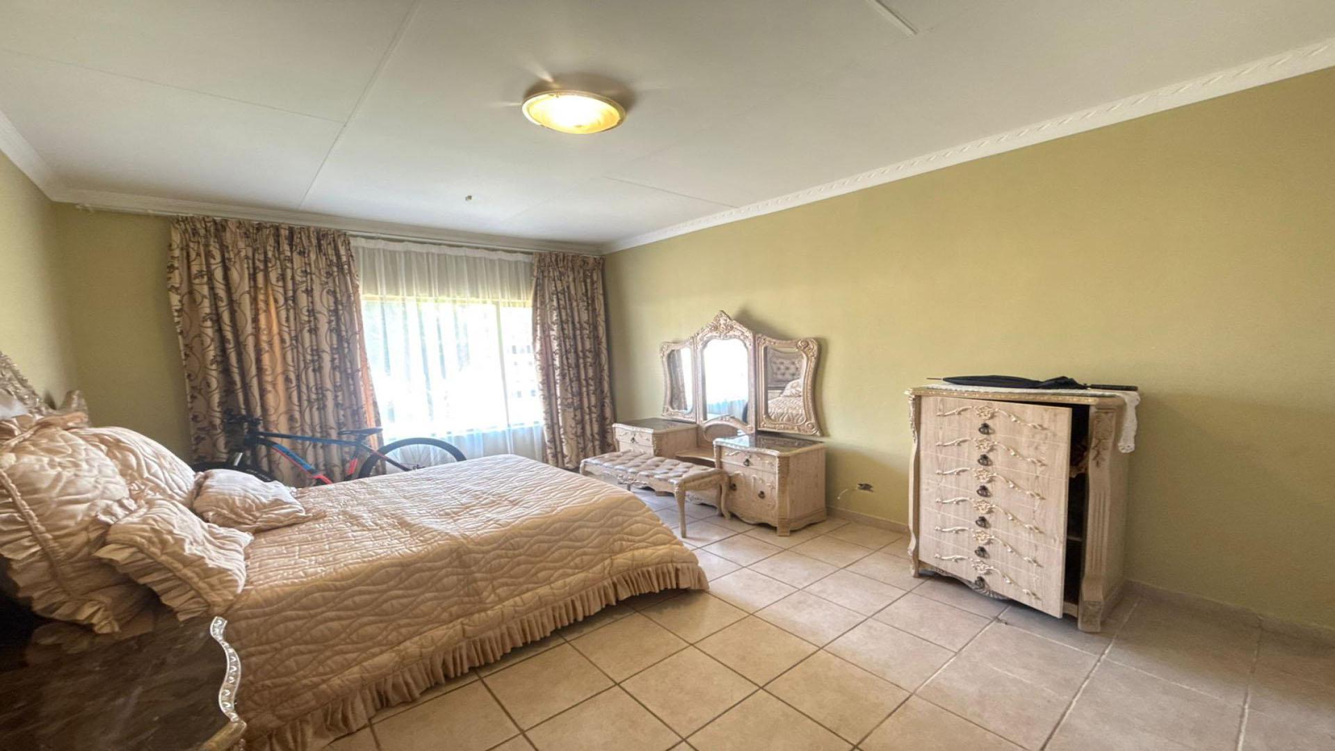 Bed Room 4 of property in Lydenburg