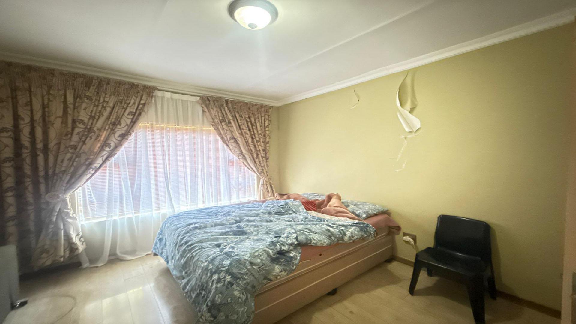 Bed Room 5+ of property in Lydenburg