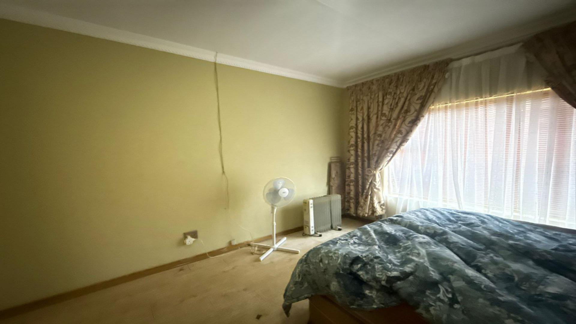 Bed Room 5+ of property in Lydenburg