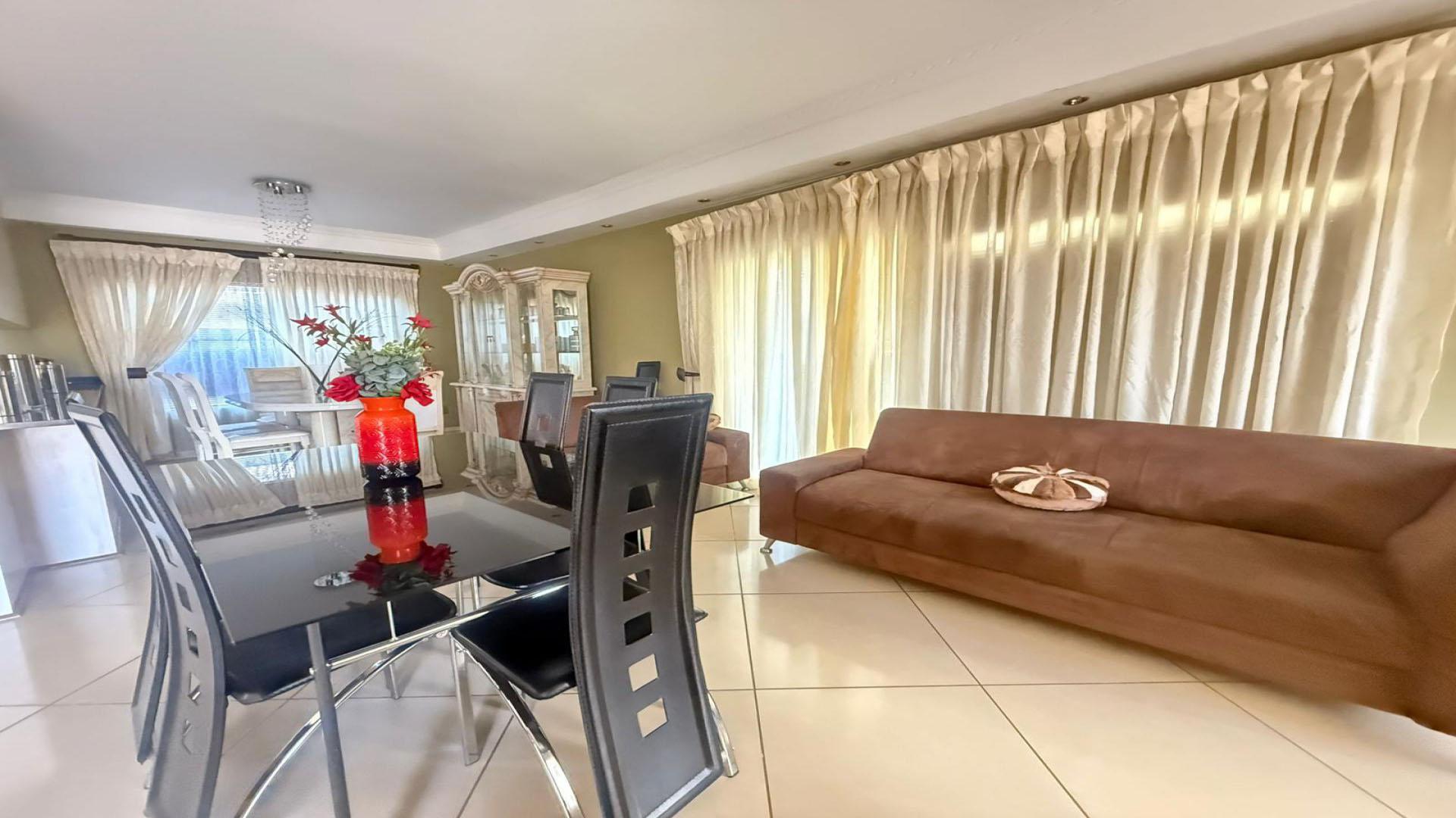 Dining Room of property in Lydenburg