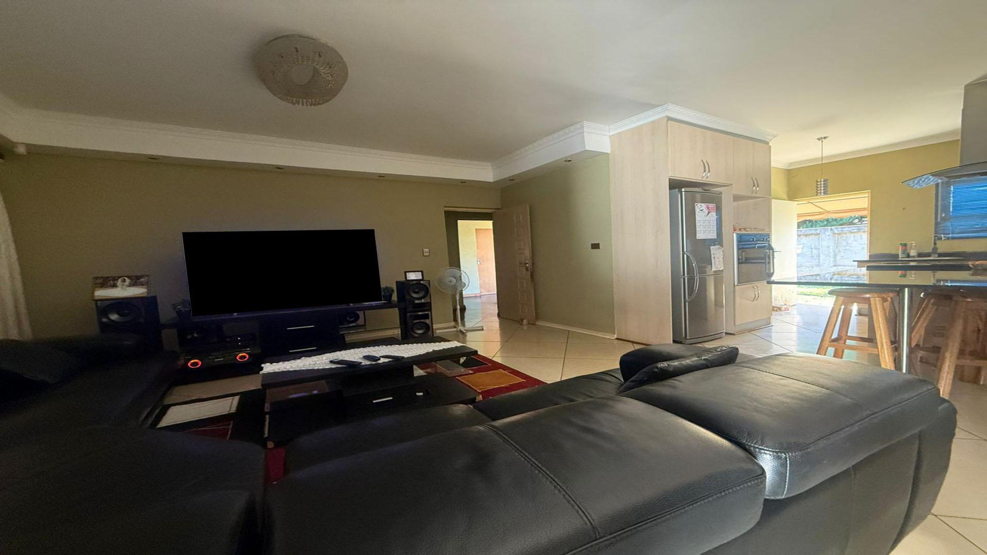 Lounges of property in Lydenburg