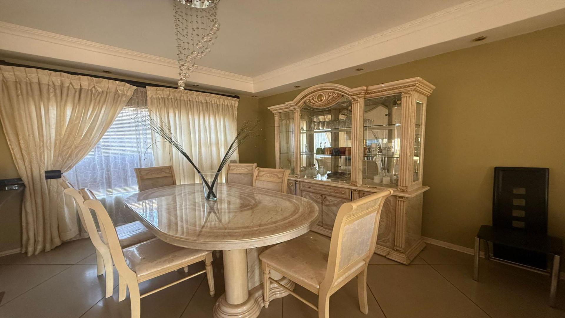 Dining Room of property in Lydenburg