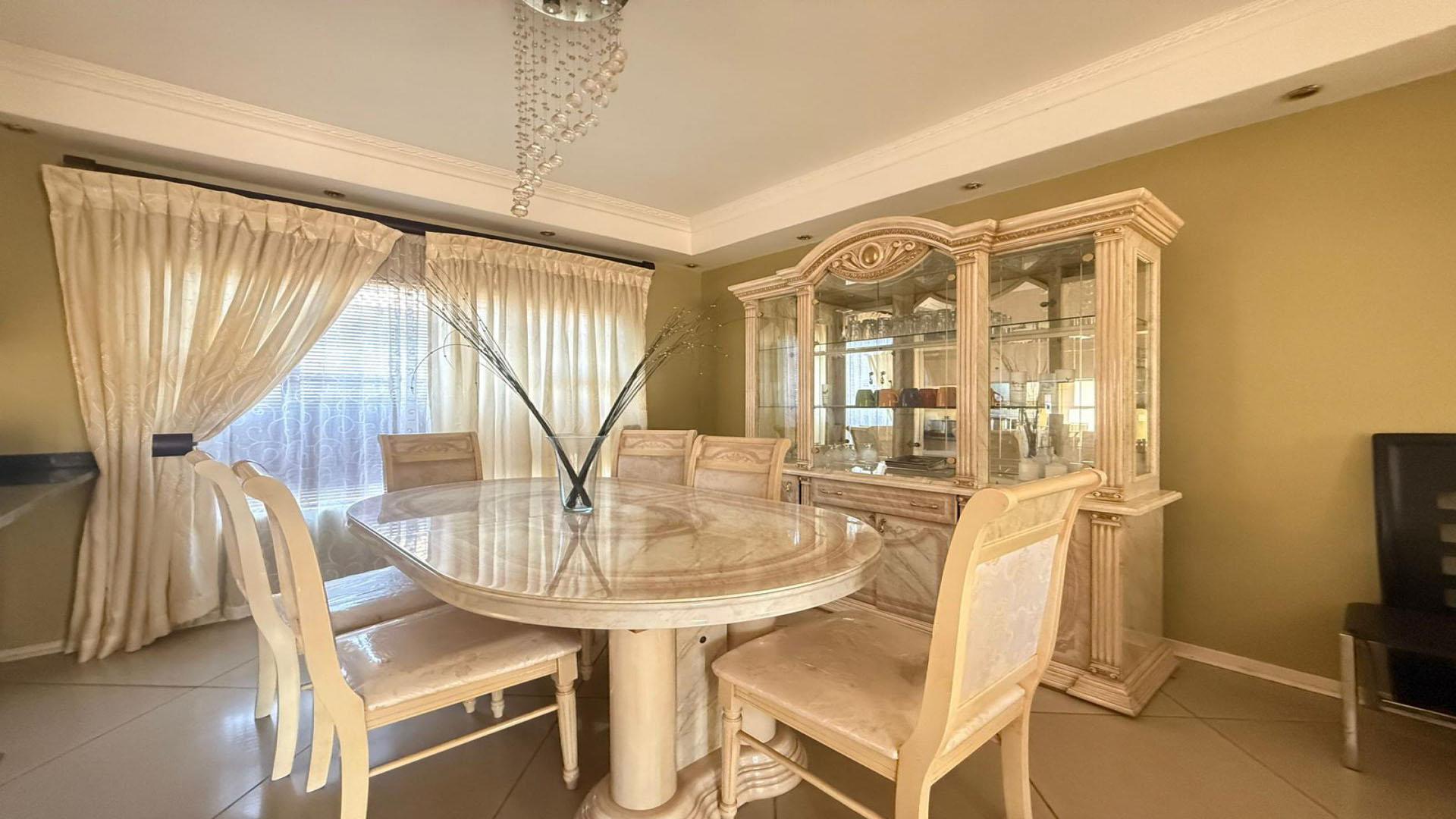 Dining Room of property in Lydenburg