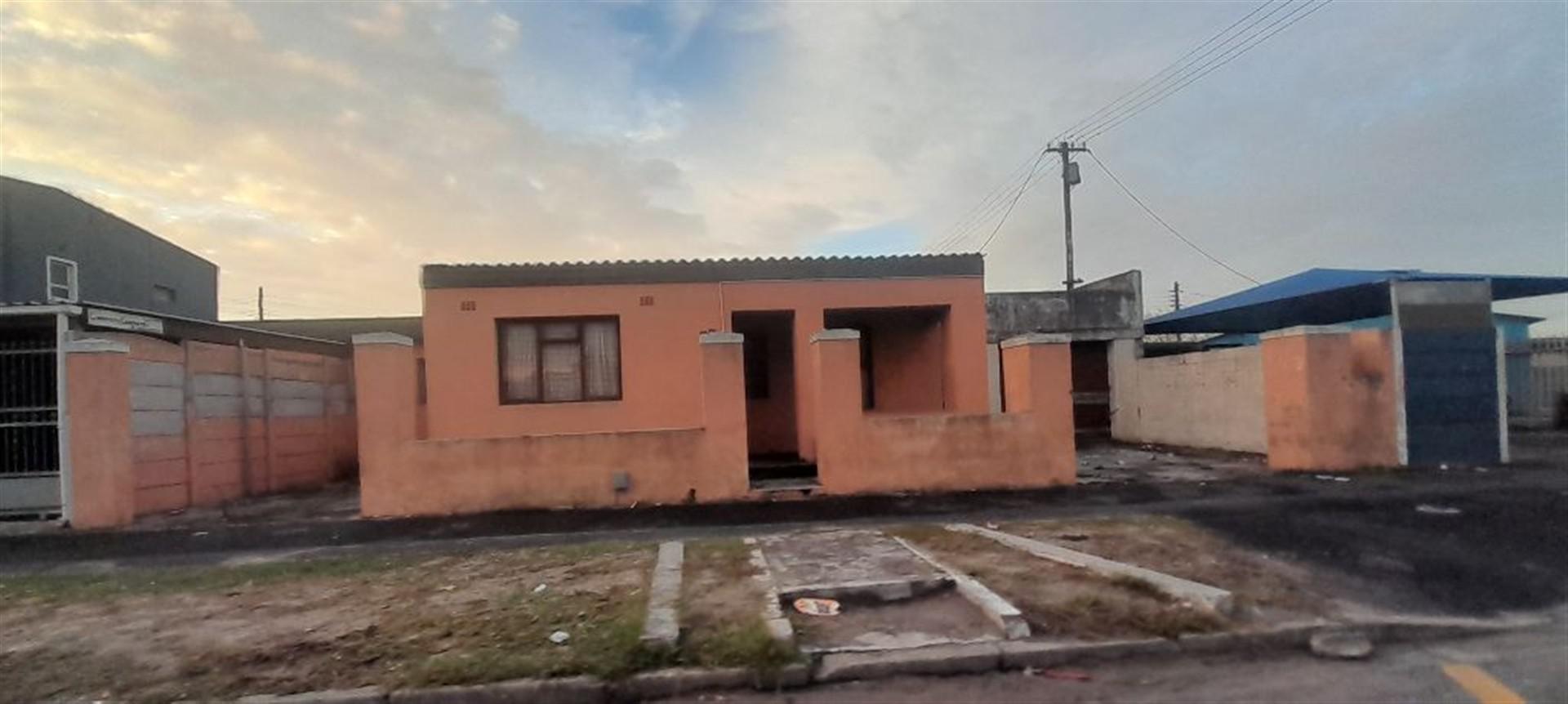 Front View of property in Kewtown