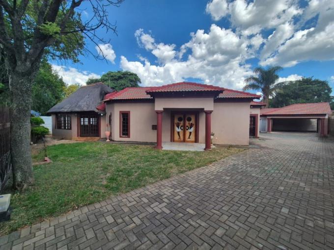 3 Bedroom House for Sale For Sale in Geelhoutpark - MR667287