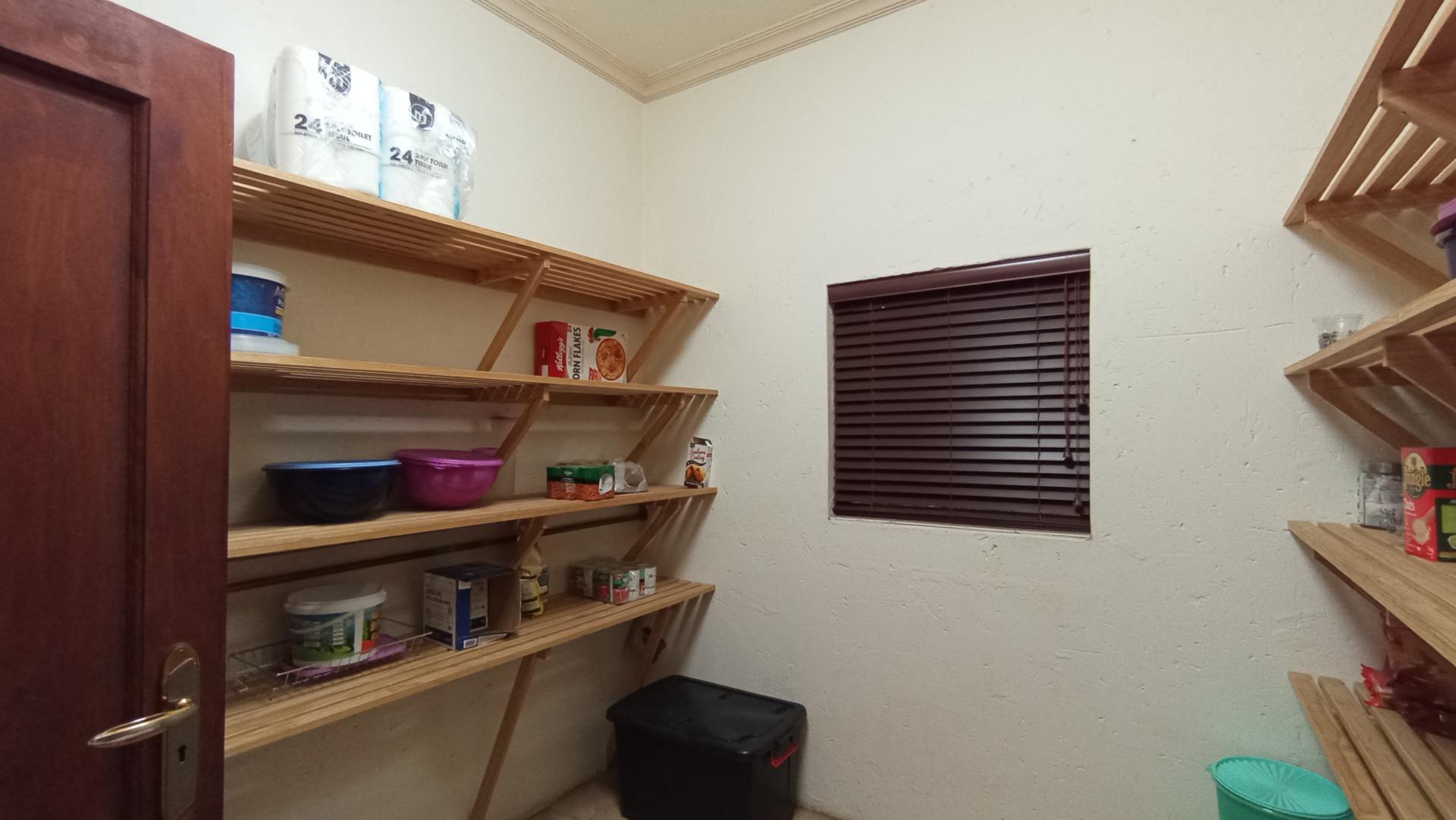 Rooms - 90 square meters of property in Featherbrooke Estate