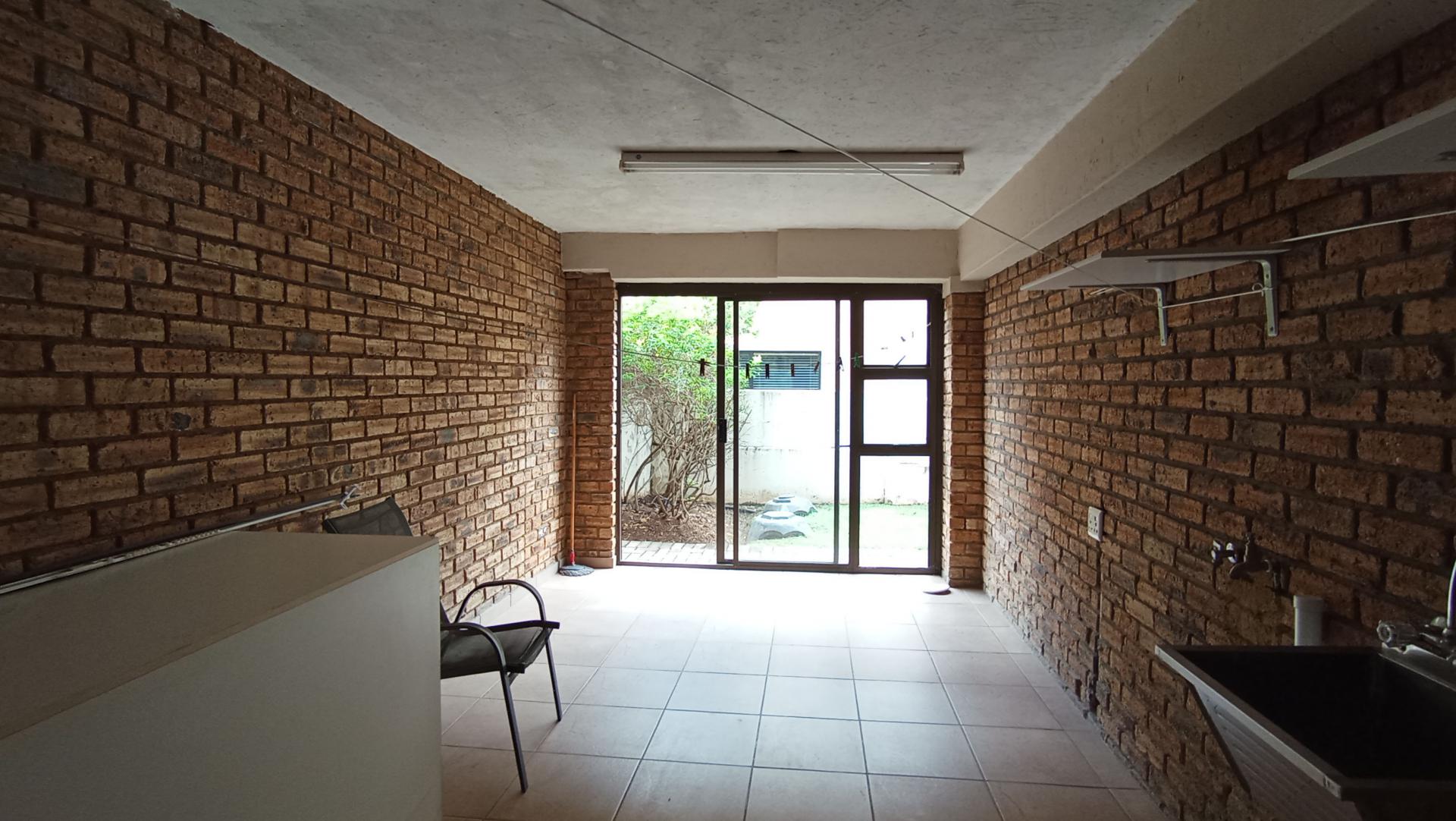 Rooms - 90 square meters of property in Featherbrooke Estate