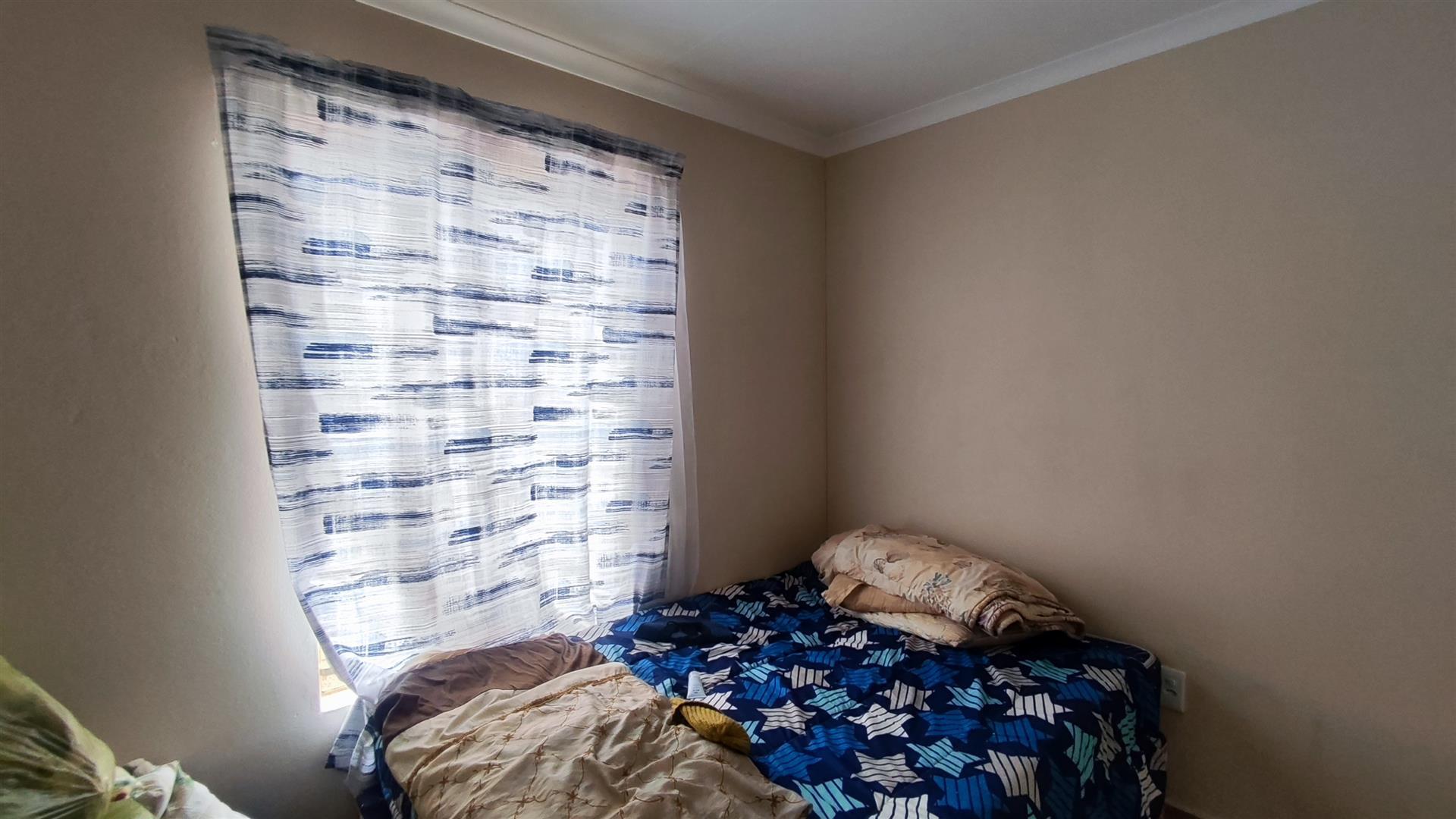 Bed Room 1 - 8 square meters of property in Palm Ridge