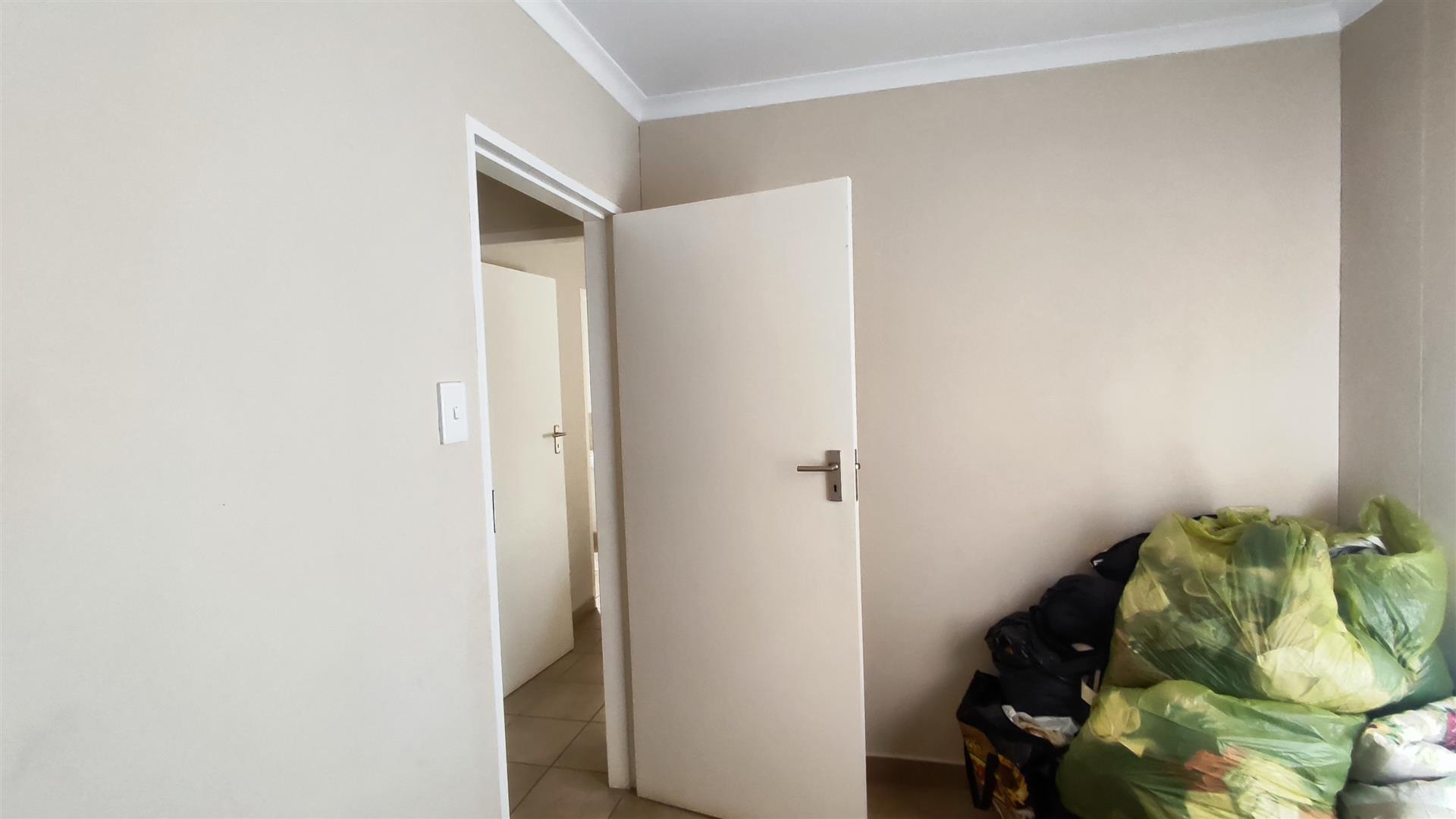 Bed Room 1 - 8 square meters of property in Palm Ridge