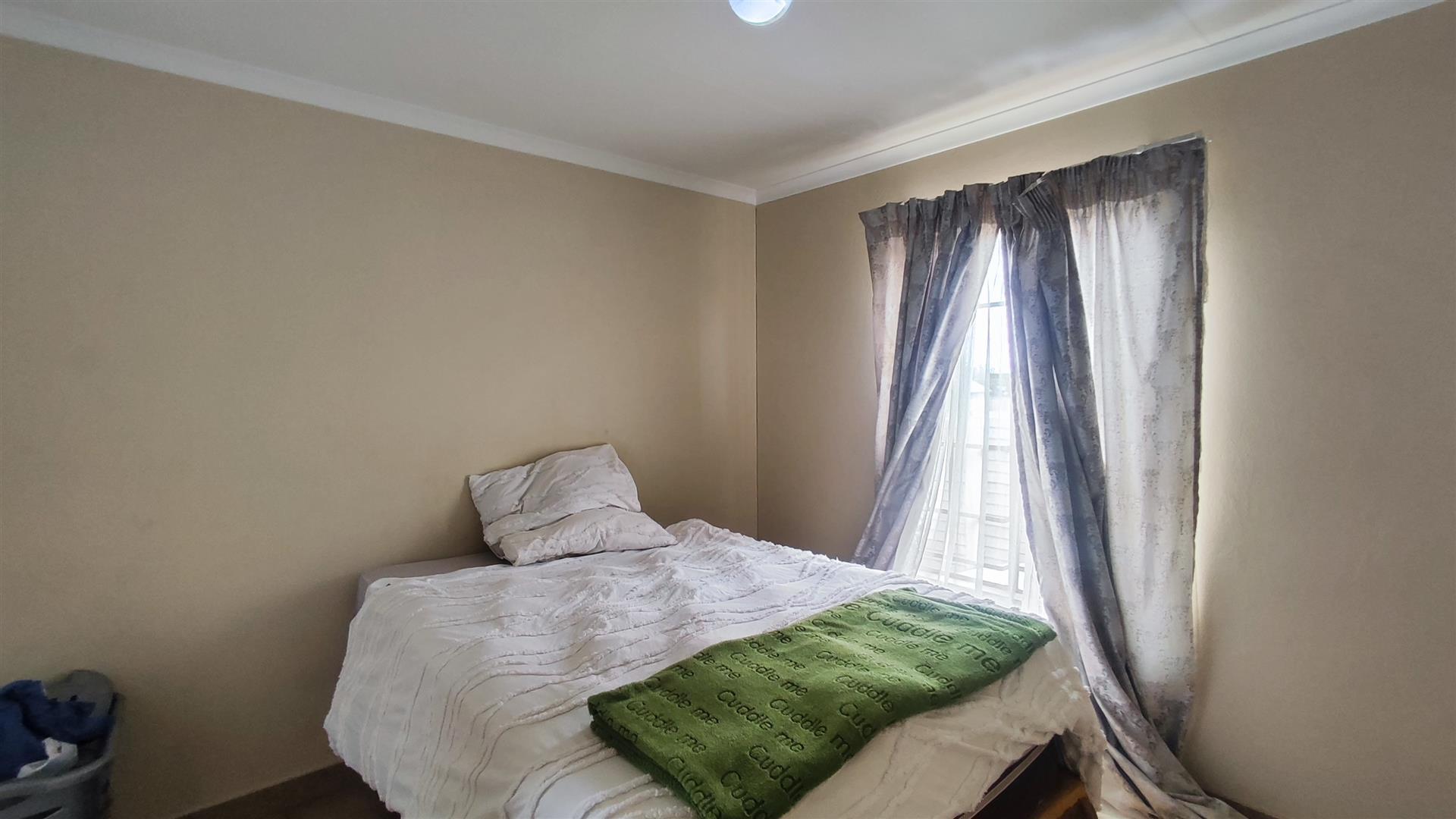 Main Bedroom - 11 square meters of property in Palm Ridge