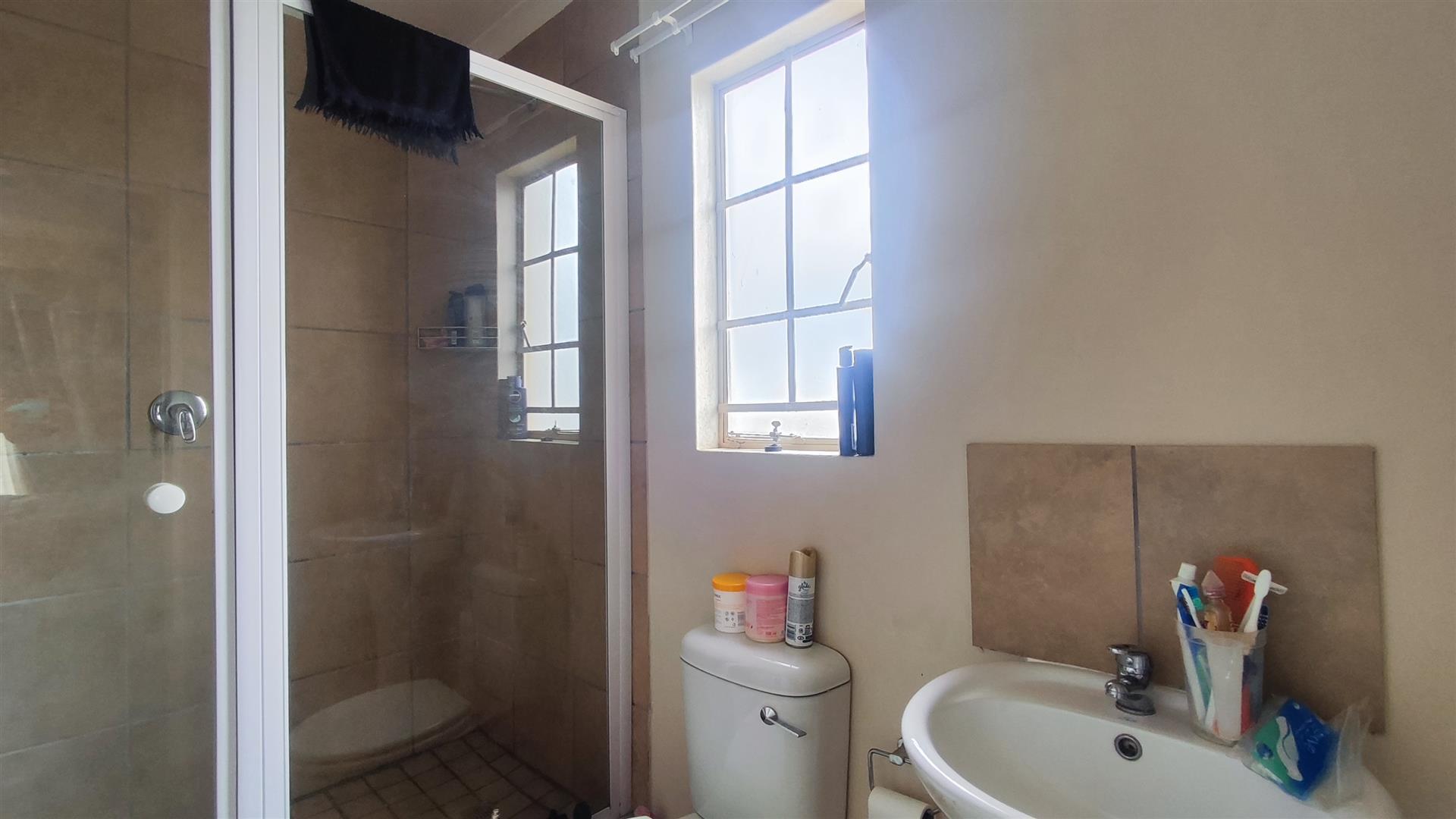 Main Bathroom - 3 square meters of property in Palm Ridge