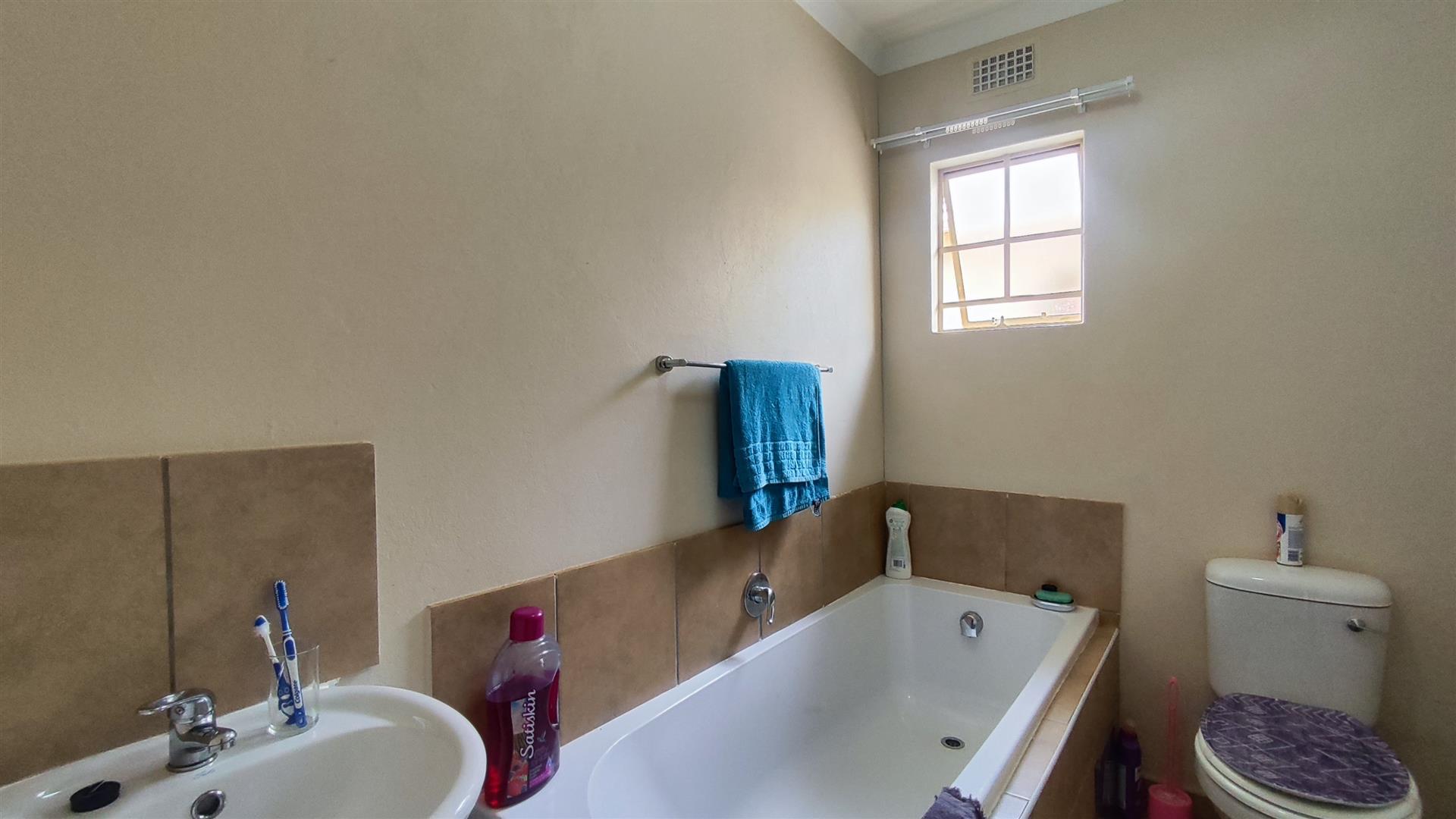 Bathroom 1 - 4 square meters of property in Palm Ridge