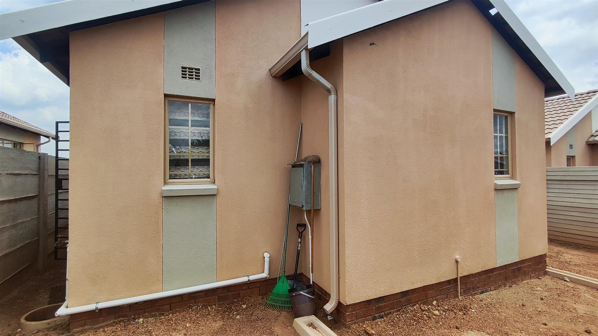 Front View of property in Palm Ridge