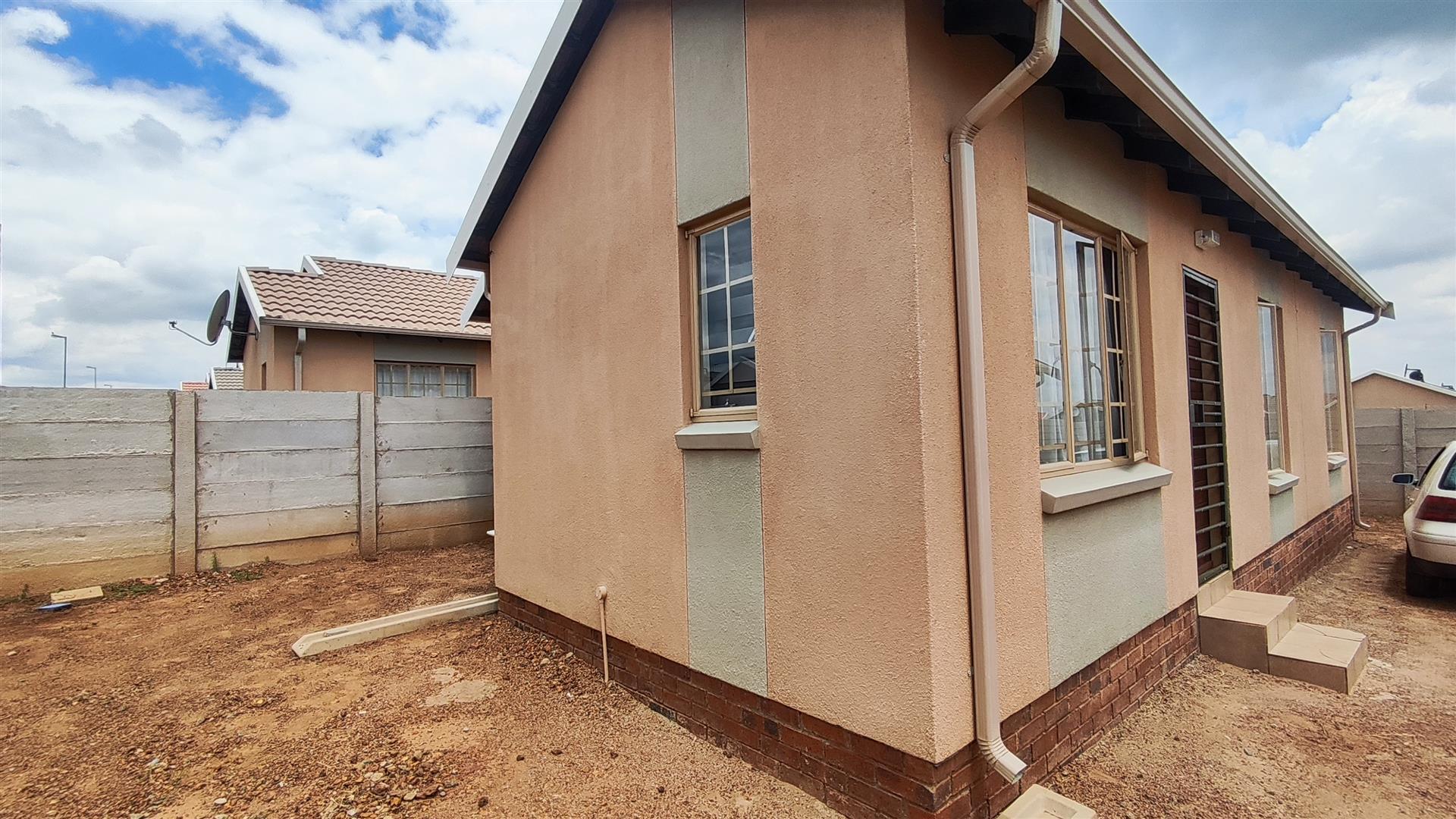 Front View of property in Palm Ridge