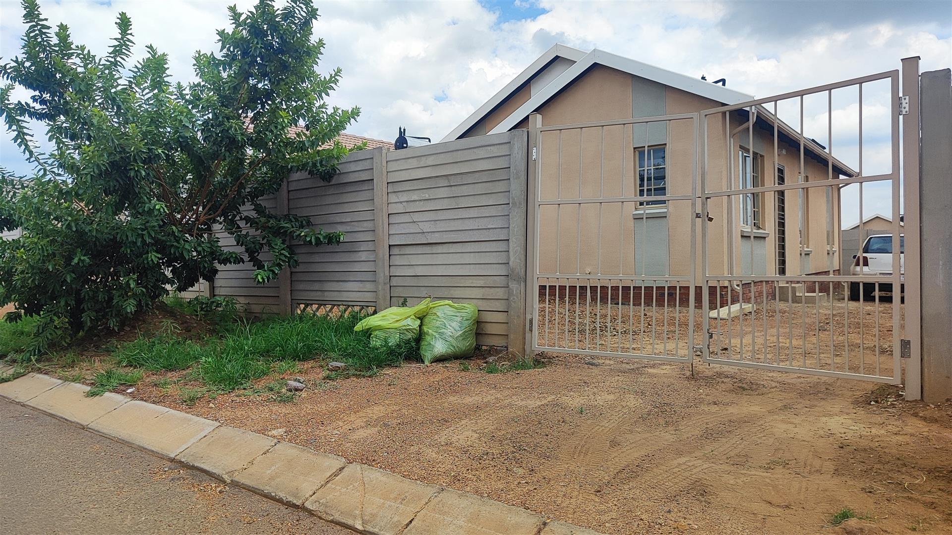 Front View of property in Palm Ridge
