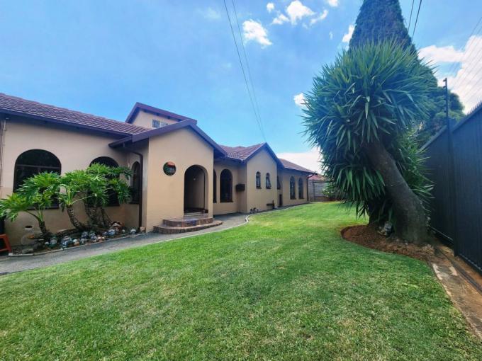 5 Bedroom House for Sale For Sale in Rooihuiskraal - MR667388