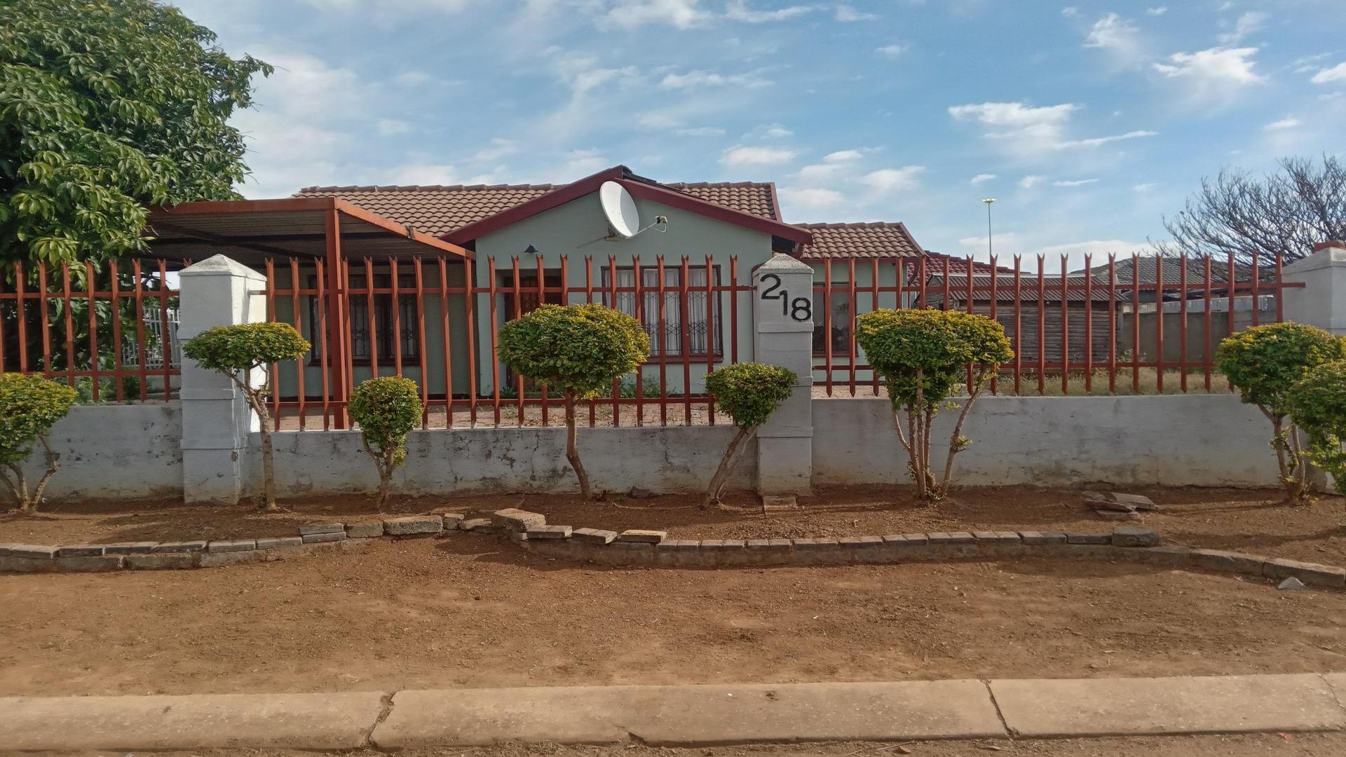 Front View of property in Lotus Gardens