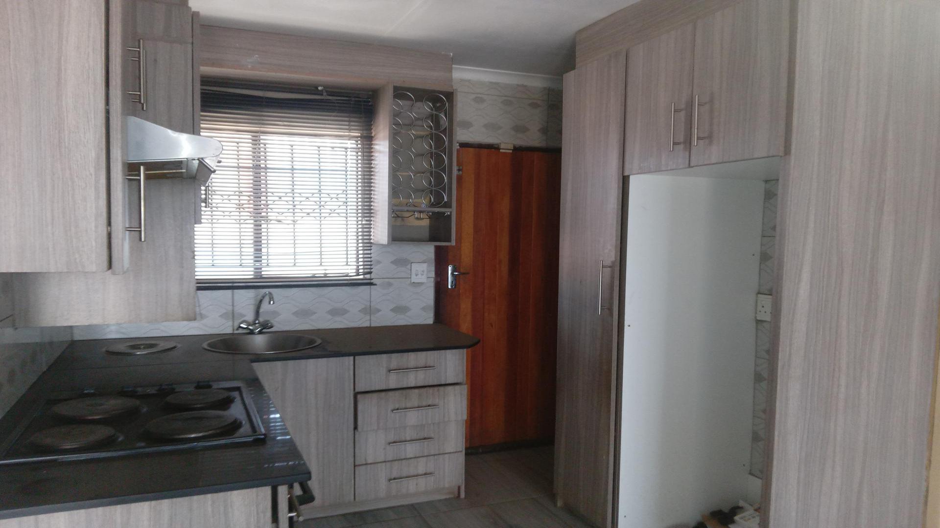 Kitchen of property in Lotus Gardens