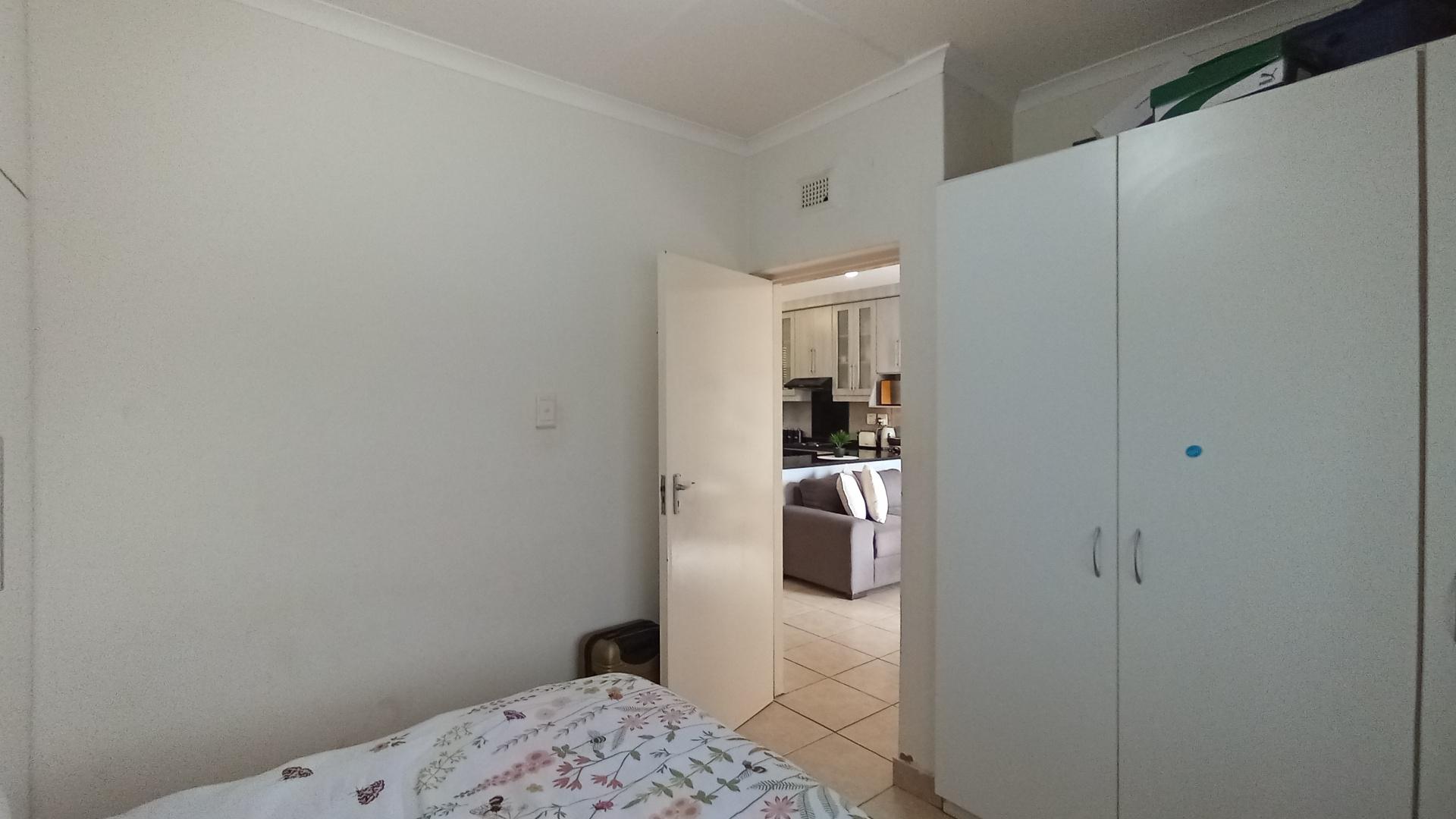 Bed Room 1 - 11 square meters of property in Effingham Heights