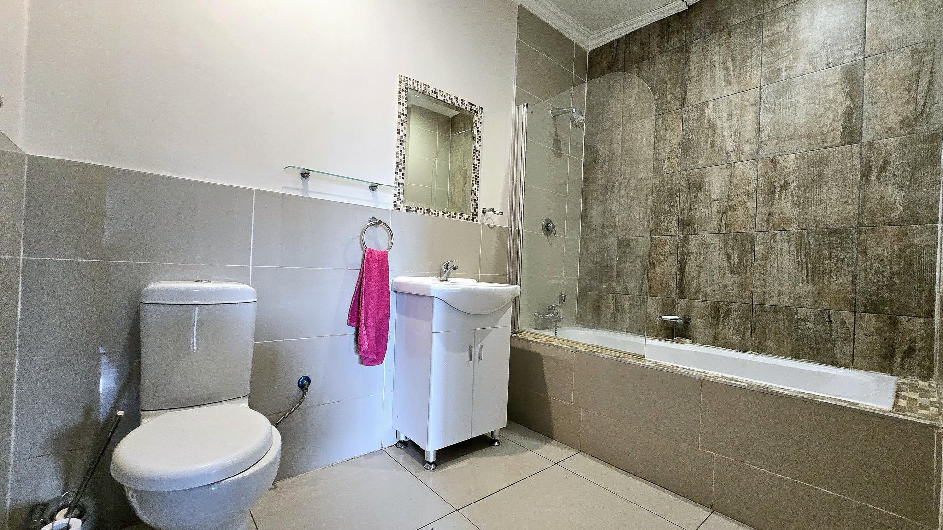 Bathroom 2 of property in Meyerspark