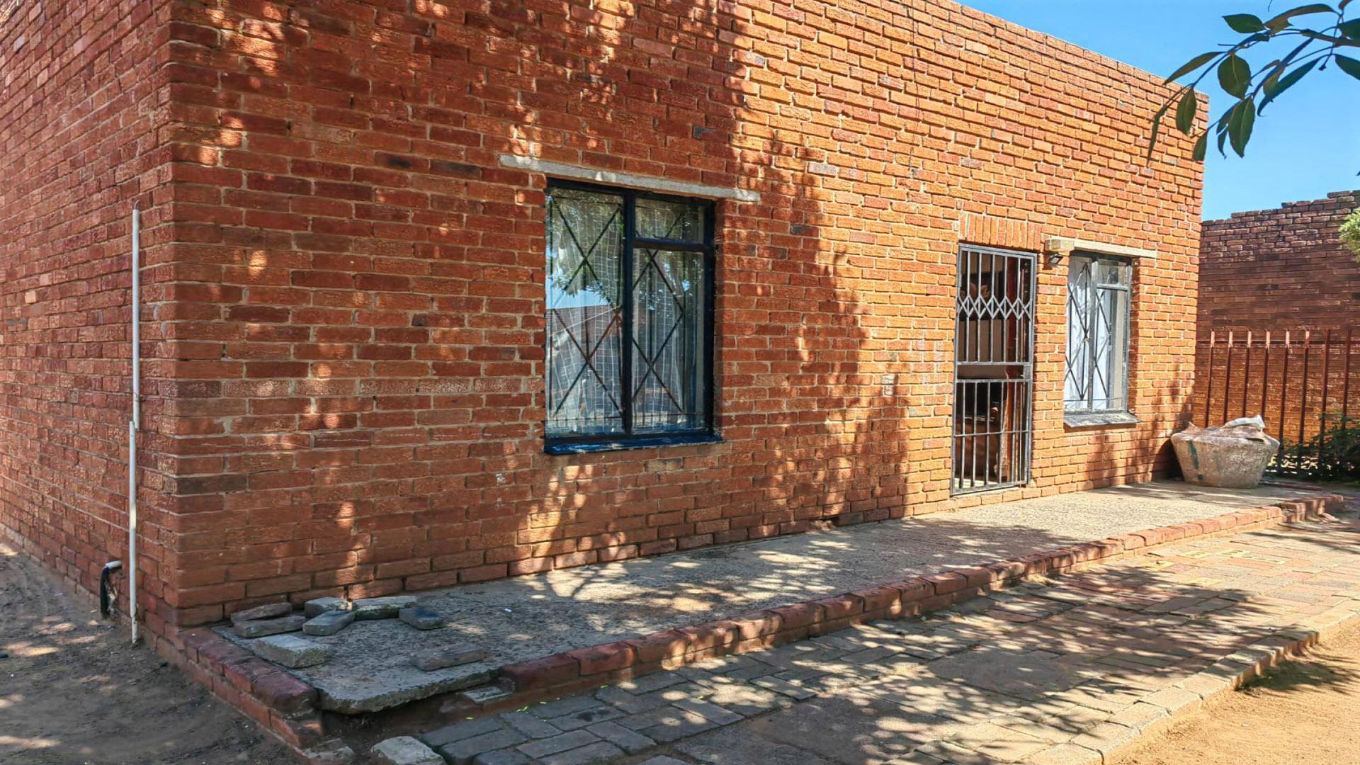 Front View of property in Ashbury