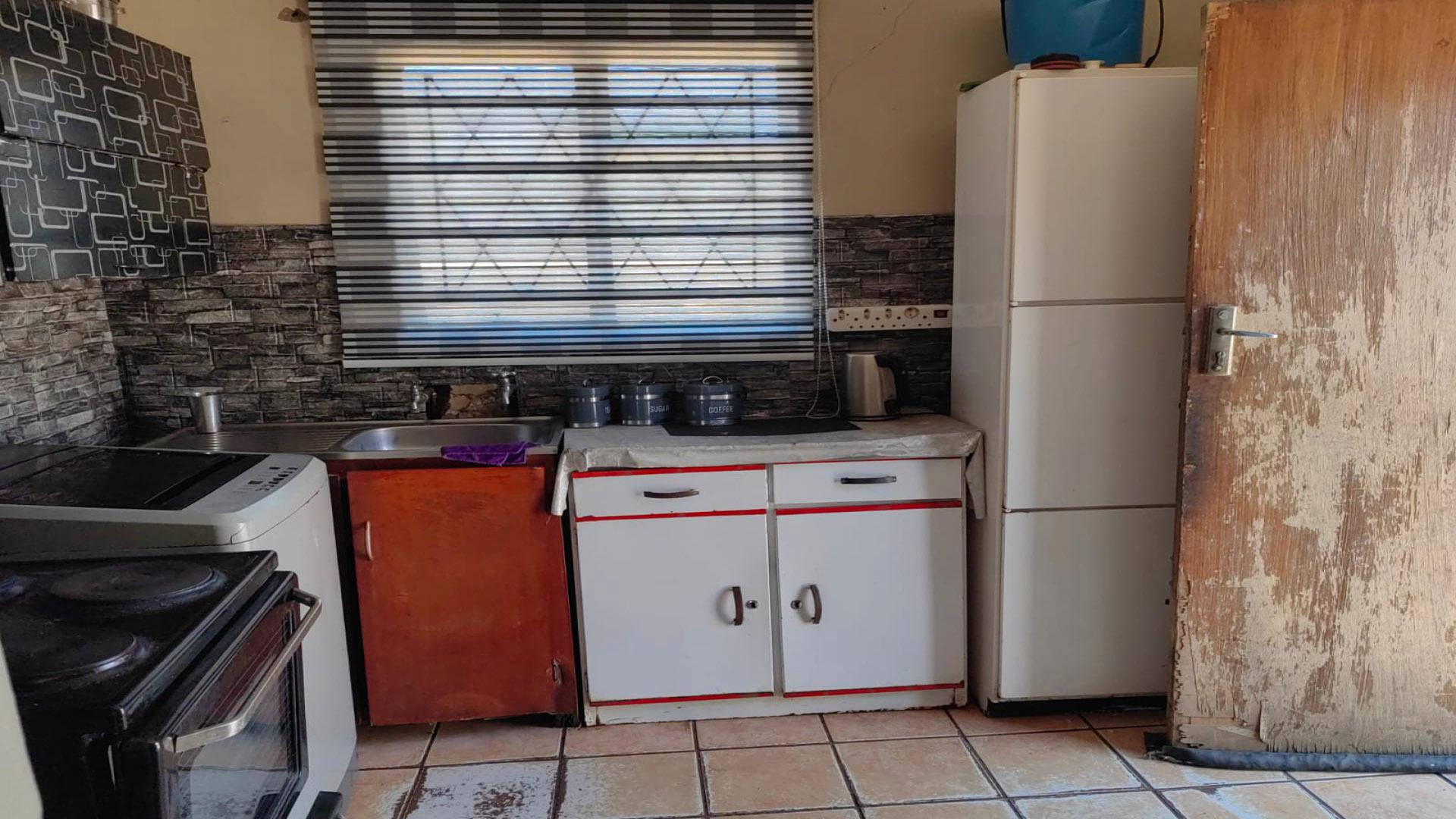 Kitchen of property in Ashbury