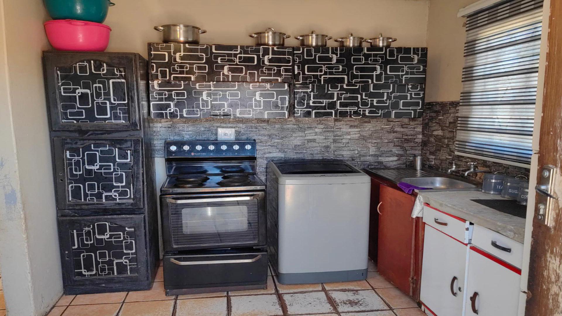 Kitchen of property in Ashbury