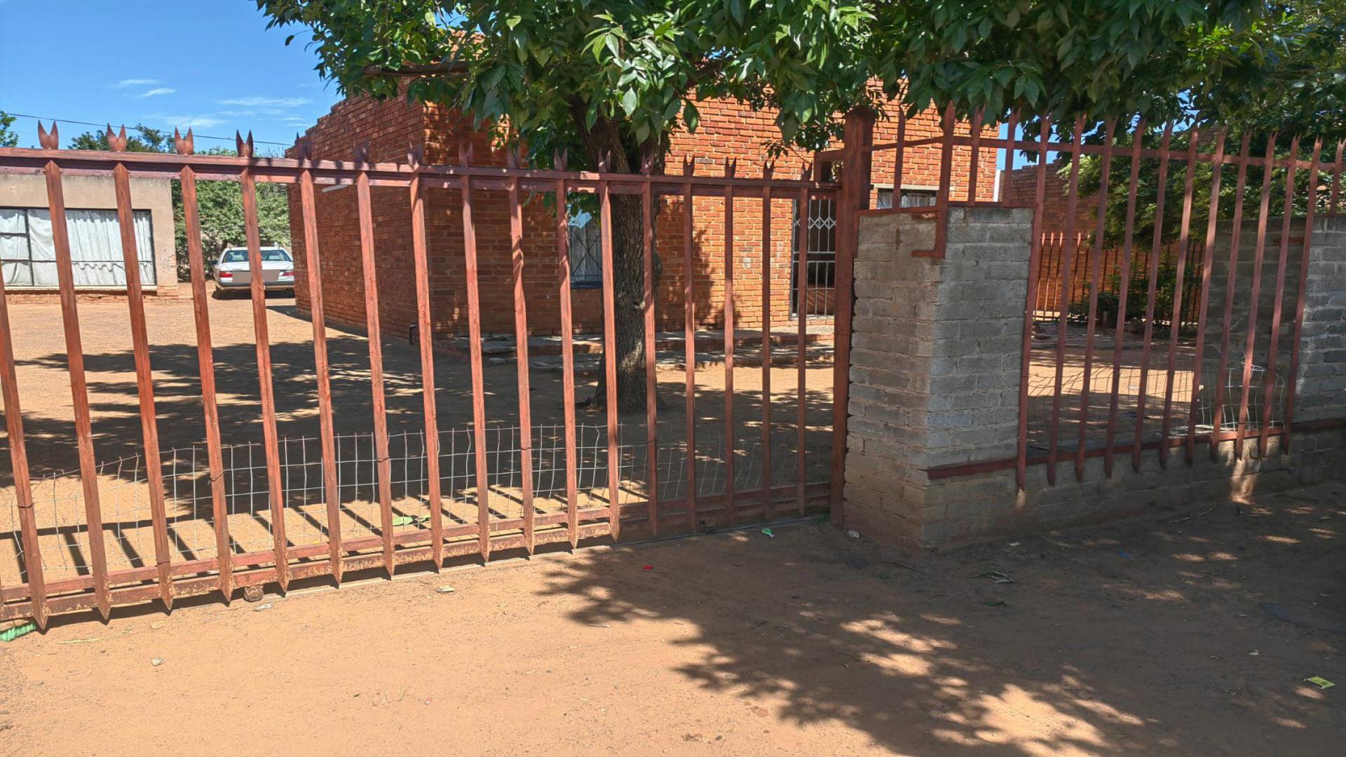 Front View of property in Ashbury