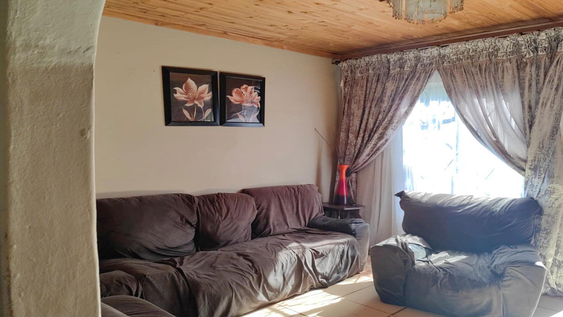 Lounges of property in Ashbury