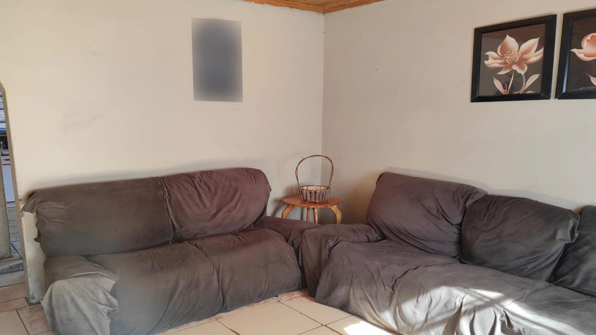 Lounges of property in Ashbury