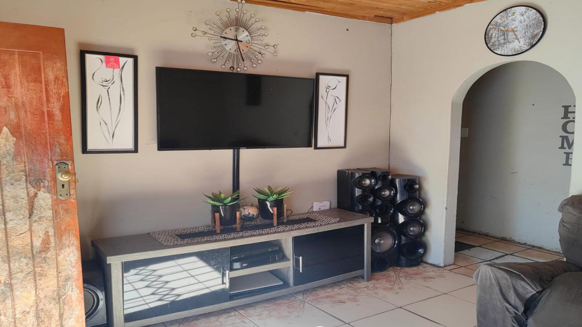 Lounges of property in Ashbury