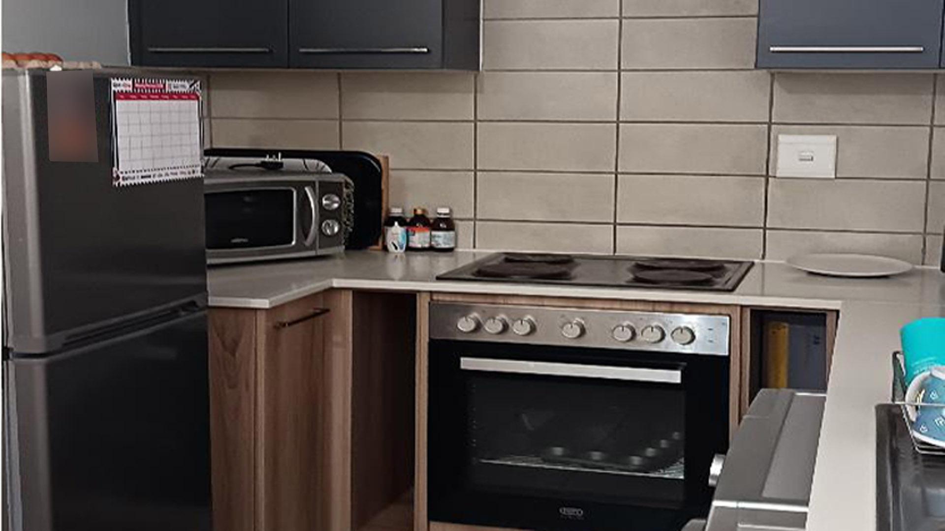 Kitchen of property in Sagewood