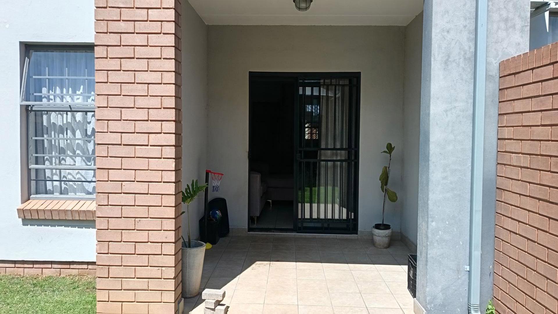 Front View of property in Sagewood