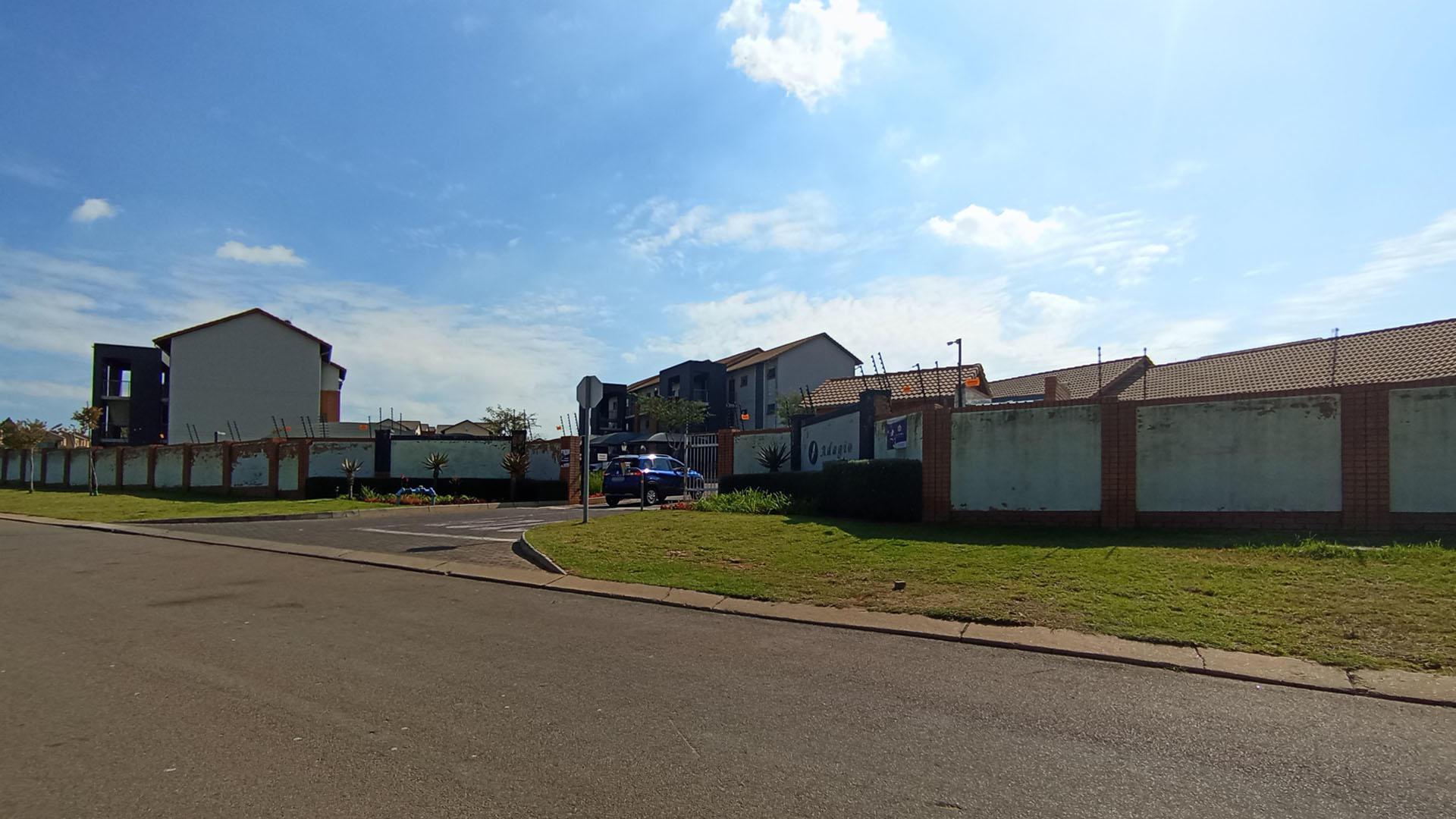 Front View of property in Sagewood