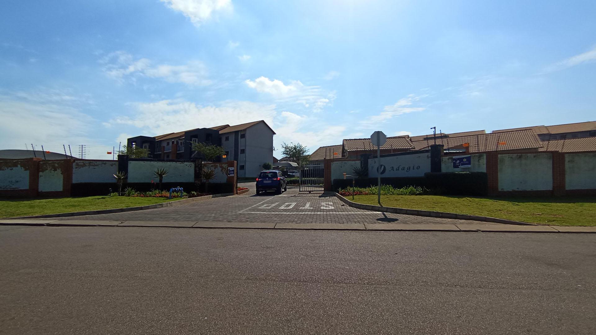 Front View of property in Sagewood