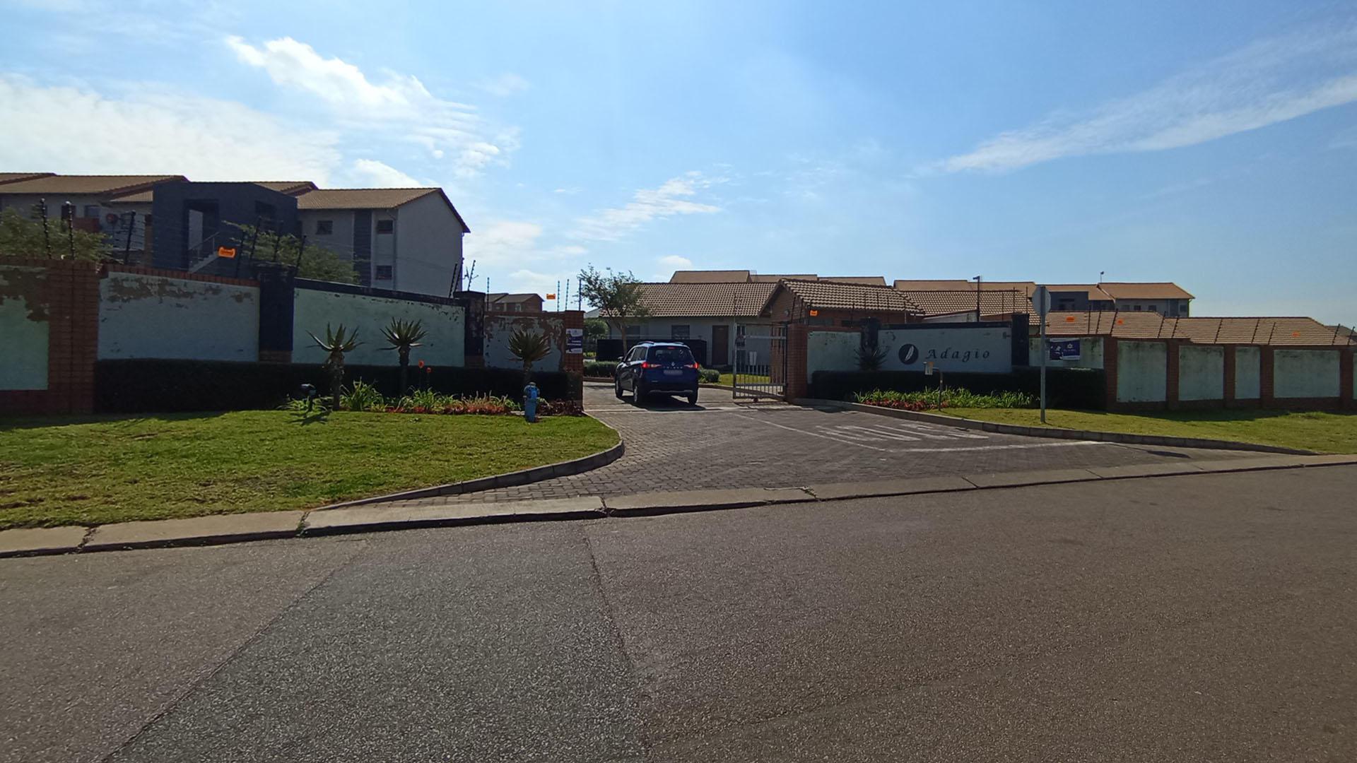 Front View of property in Sagewood