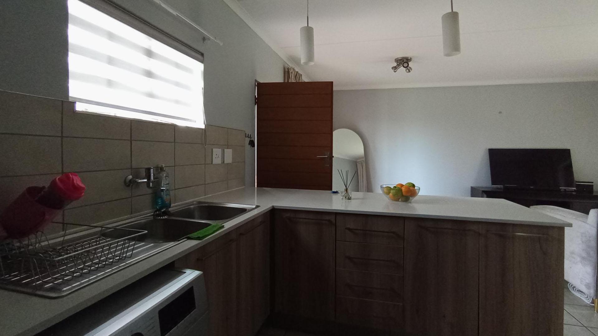 Kitchen - 9 square meters of property in Sagewood