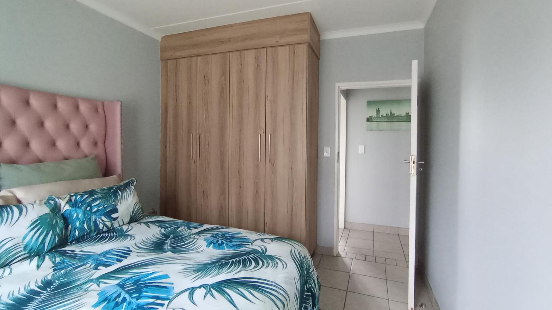 Bed Room 2 - 12 square meters of property in Sagewood