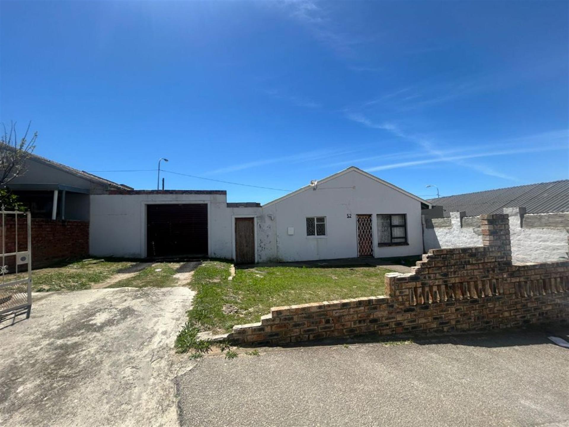 Front View of property in Bloemendal