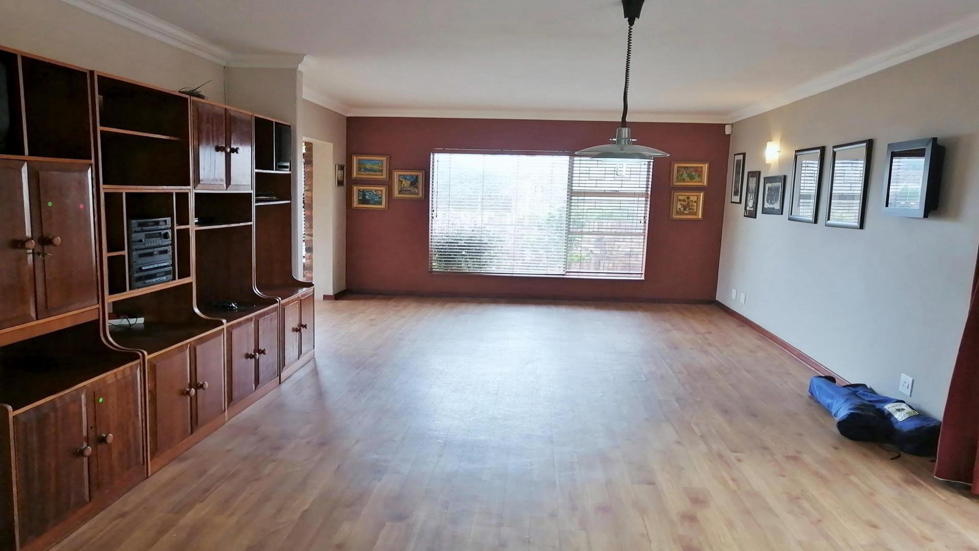 Lounges of property in South End
