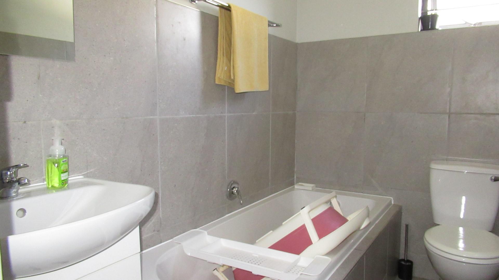 Bathroom 1 - 5 square meters of property in Mindalore
