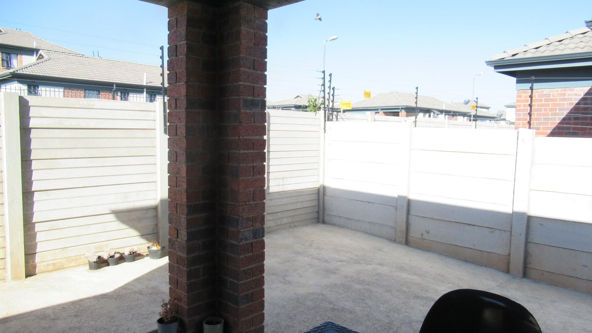 Patio - 8 square meters of property in Mindalore