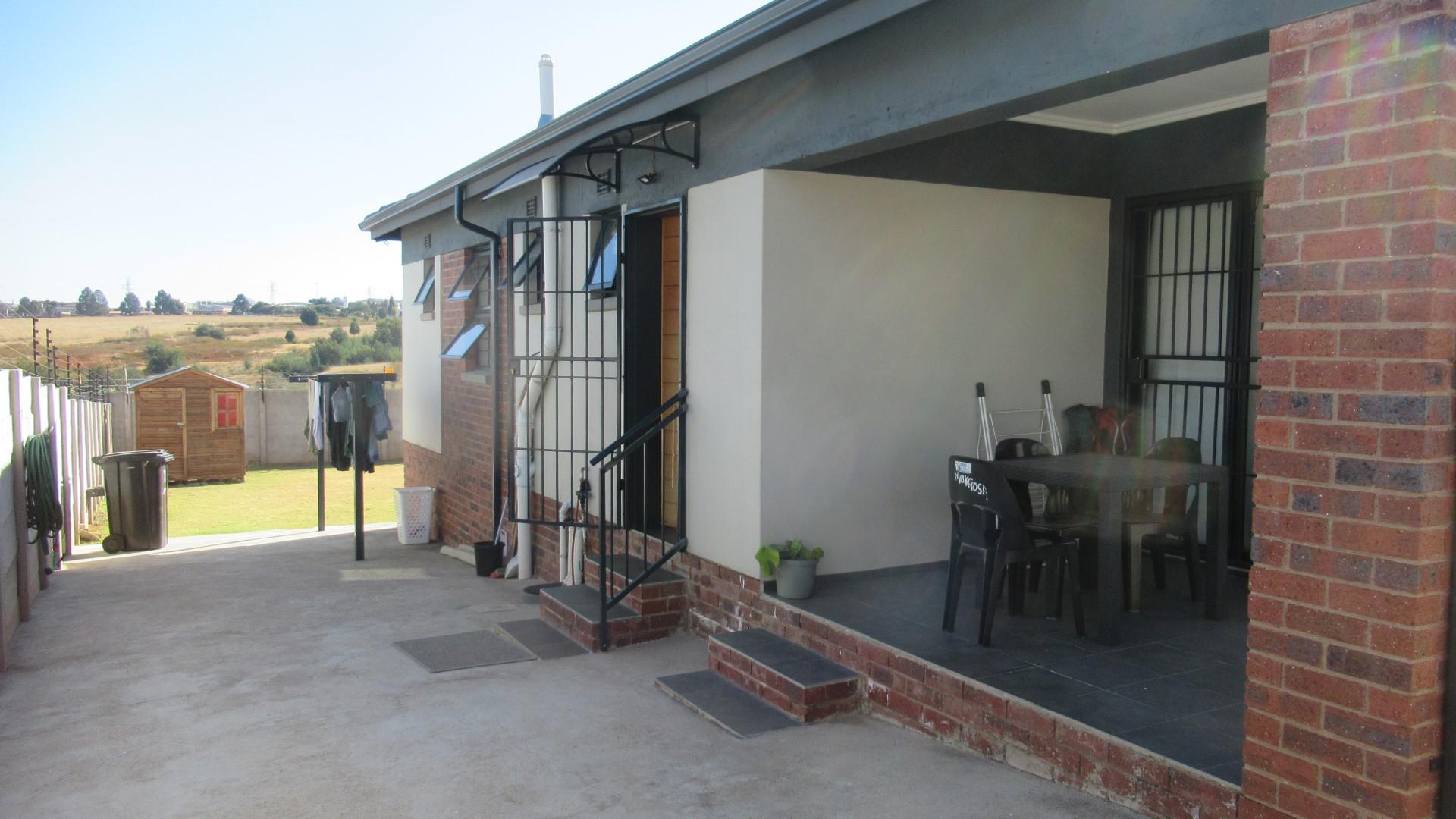 Front View of property in Mindalore