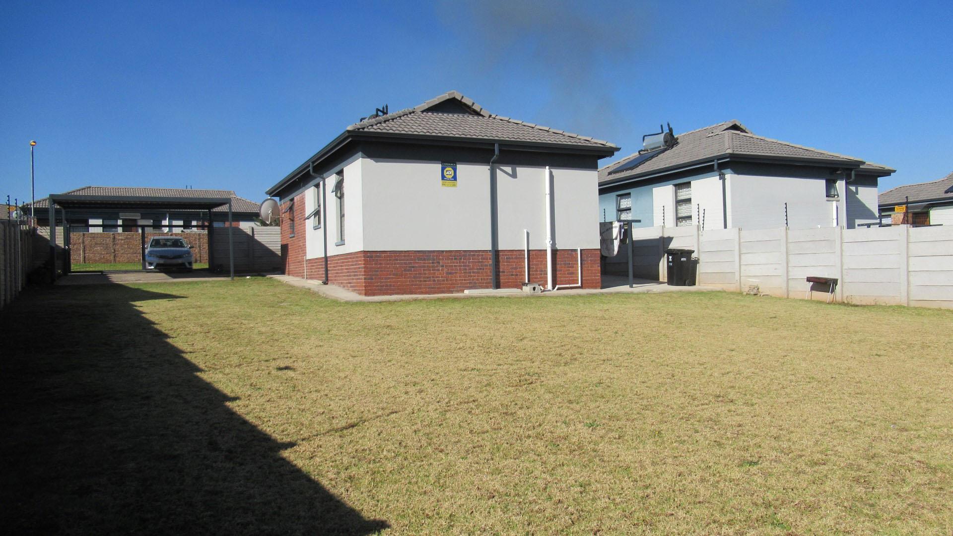 Backyard of property in Mindalore