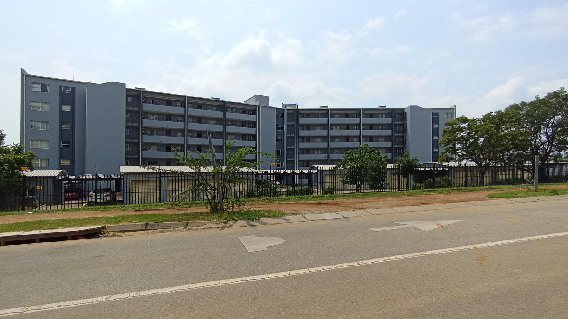 Front View of property in Menlyn